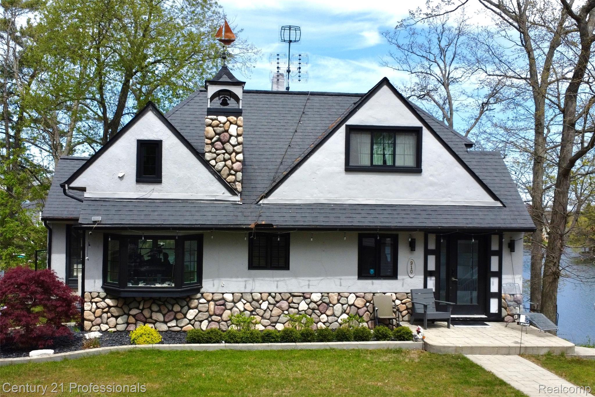 LakeOrion, Michigan, 48362, United States, 2 Bedrooms Bedrooms, ,2 BathroomsBathrooms,Residential,For Sale,2005398