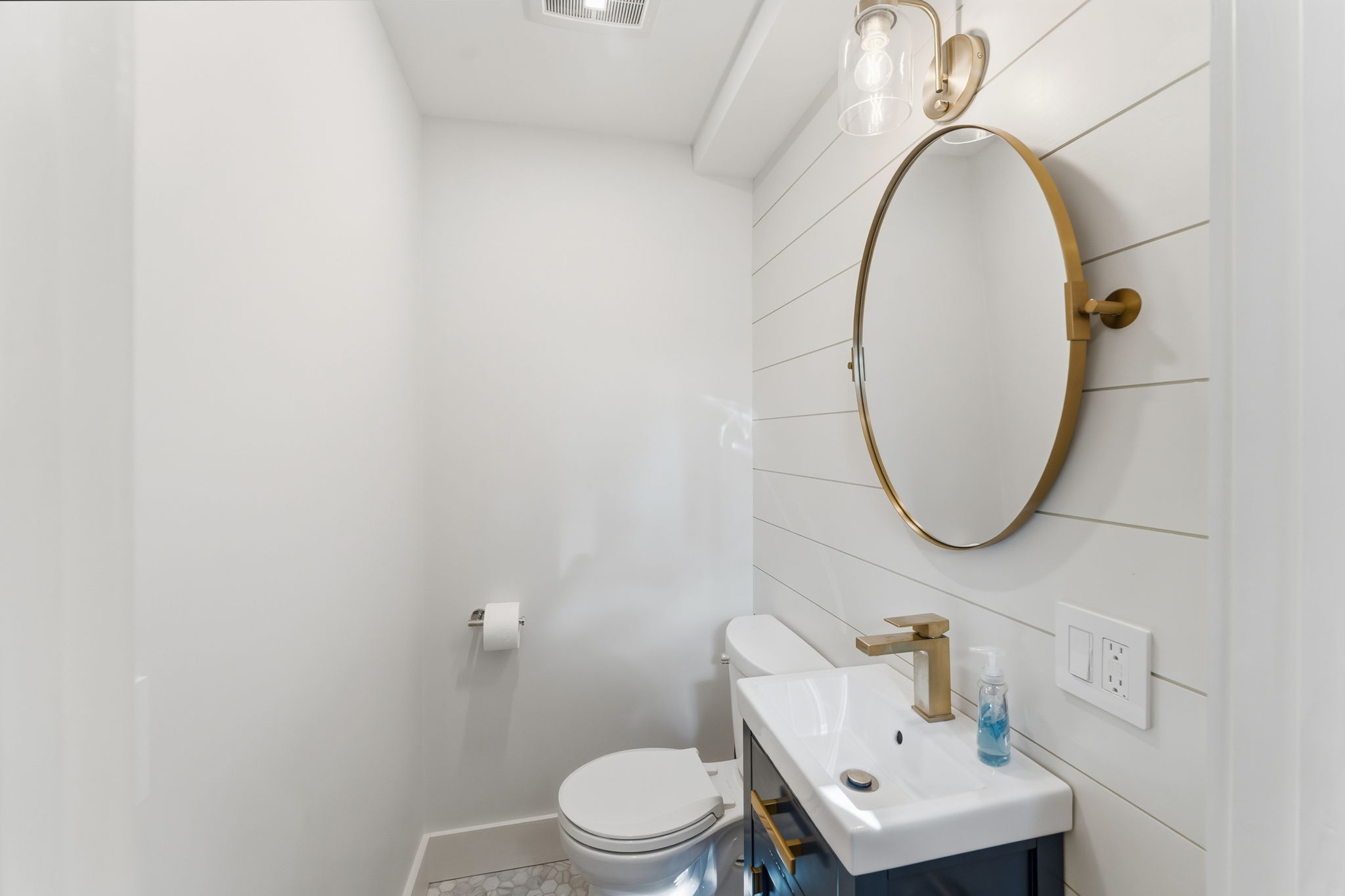 South Kingstown, Rhode Island, 02879, United States, 2 Bedrooms Bedrooms, ,2 BathroomsBathrooms,Residential,For Sale,1994423