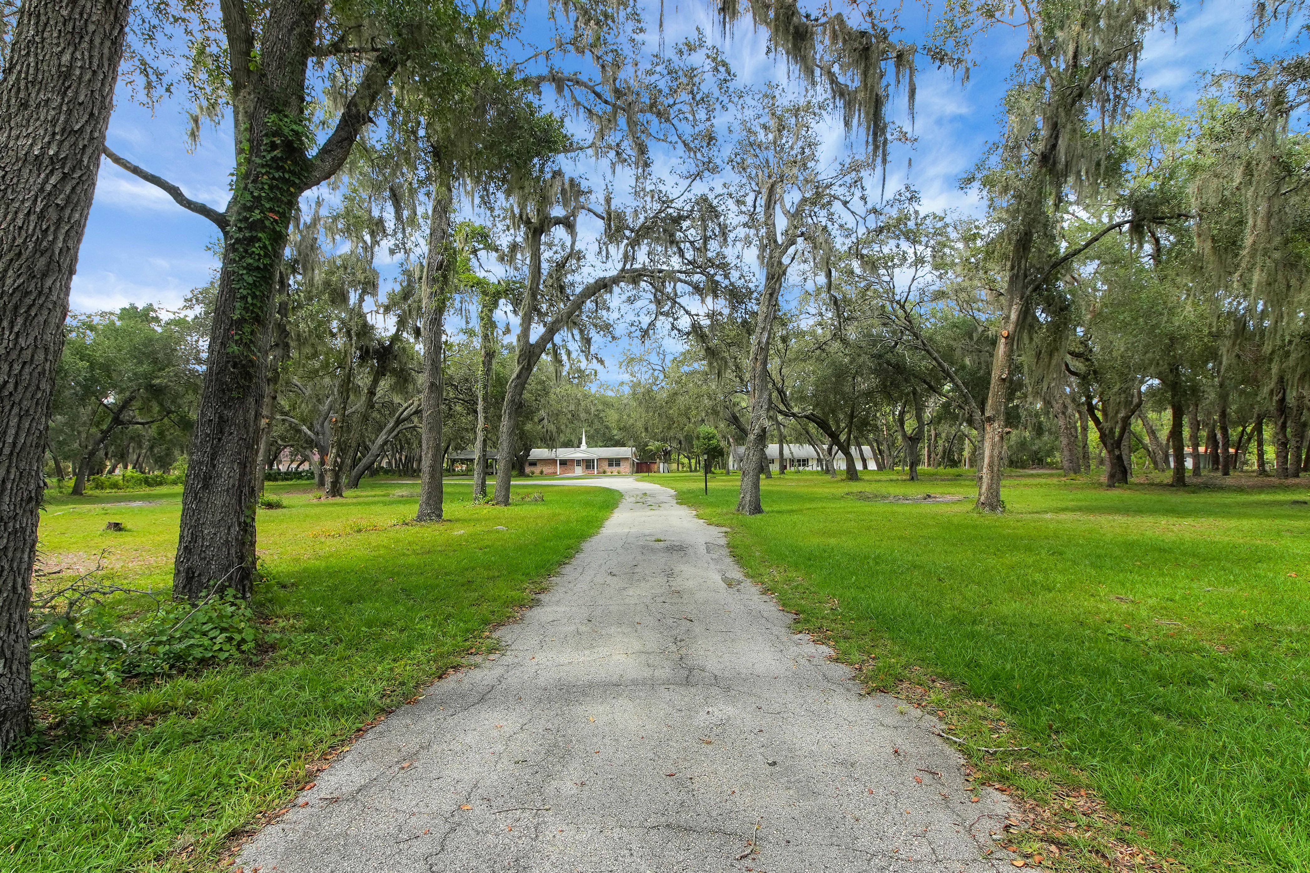 Lady Lake, Florida, 32159, United States, 6 Bedrooms Bedrooms, ,5 BathroomsBathrooms,Residential,For Sale,1921819