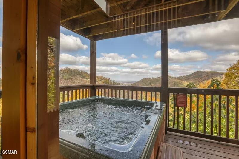 Sevierville, Tennessee, 37876, United States, 1 Bedroom Bedrooms, ,2 BathroomsBathrooms,Residential,For Sale,2005093