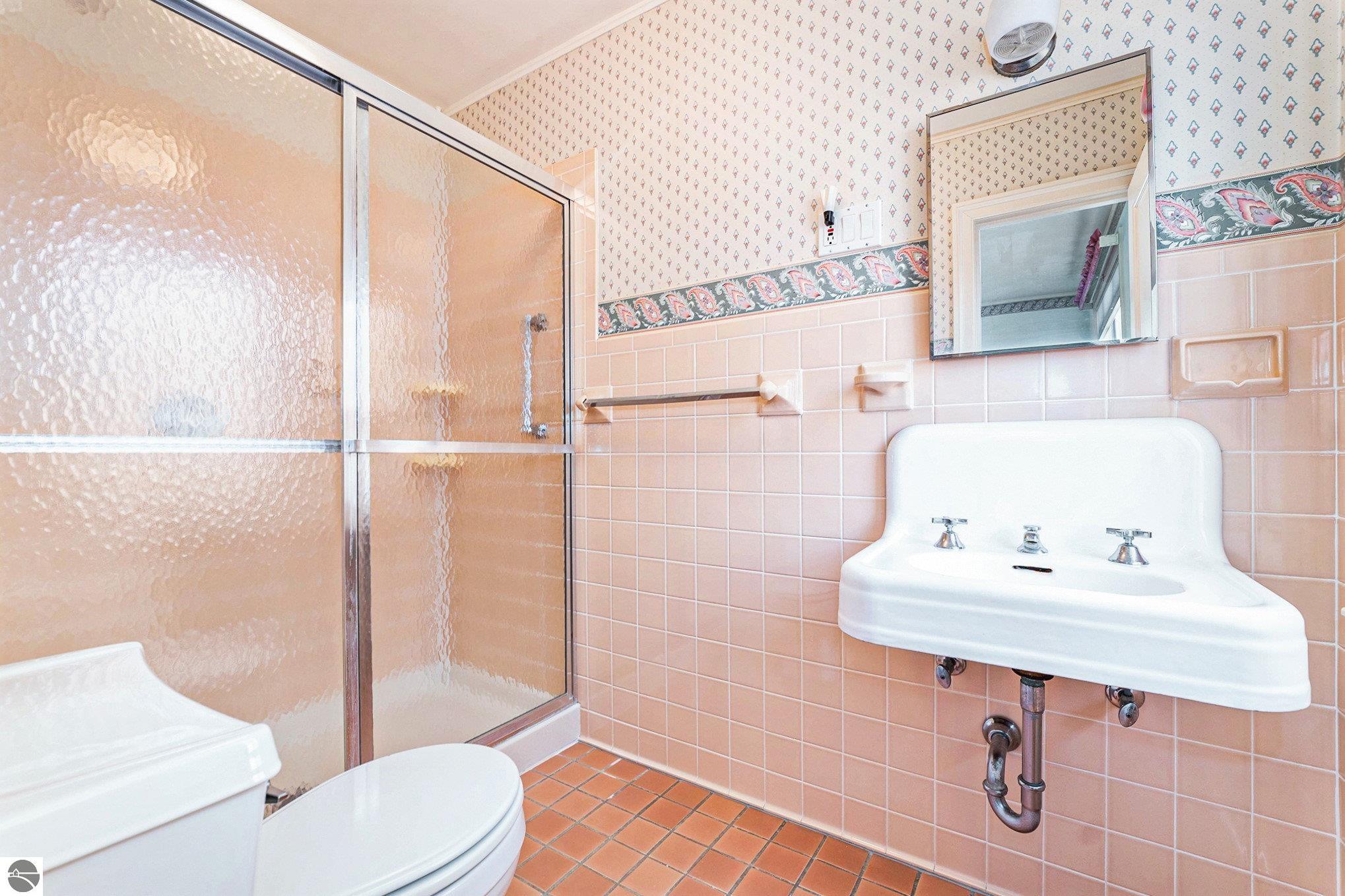 Frankfort, Michigan, 49635-9746, United States, 7 Bedrooms Bedrooms, ,5 BathroomsBathrooms,Residential,For Sale,1975140