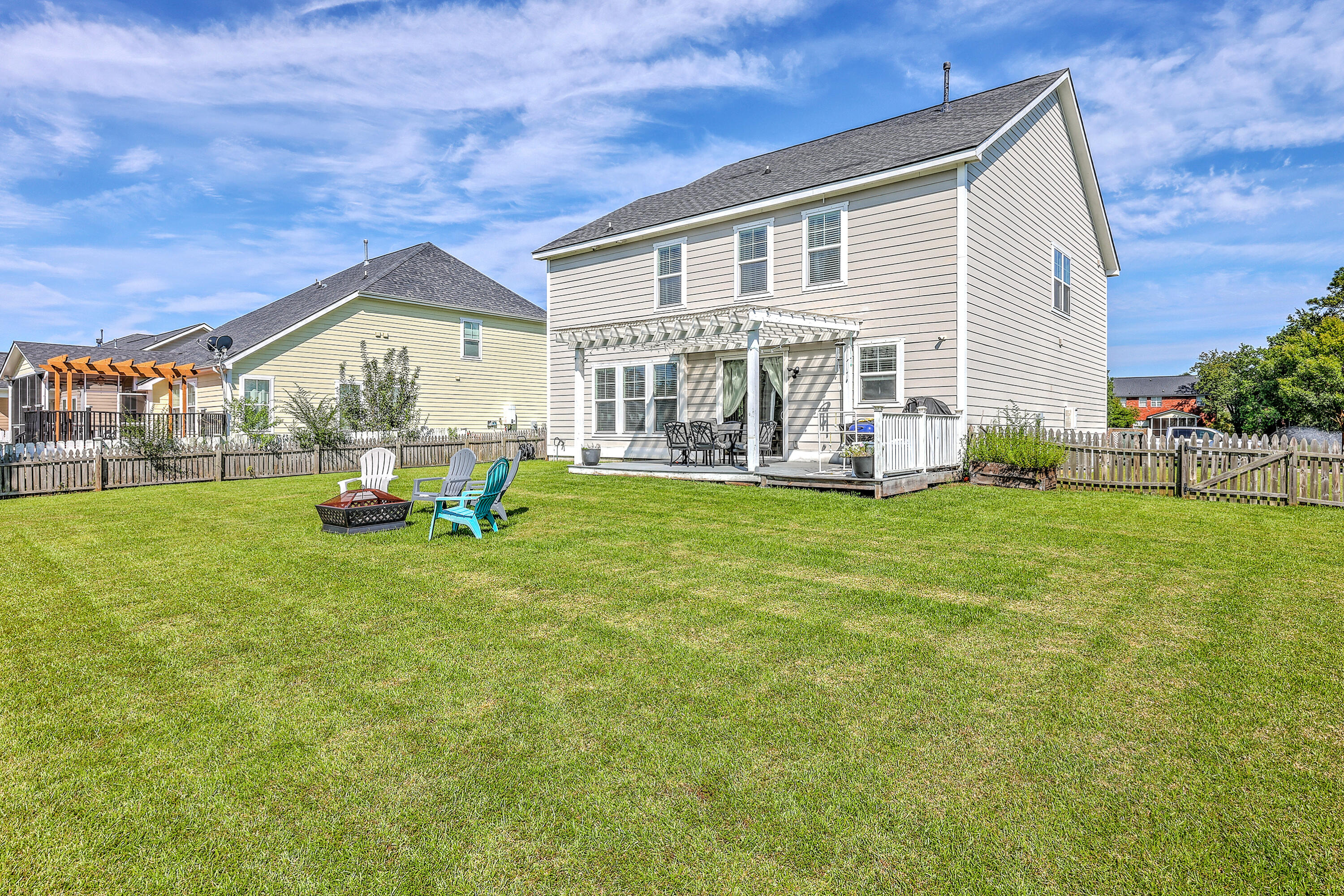 Hanahan, South Carolina, 29410, United States, 5 Bedrooms Bedrooms, ,3 BathroomsBathrooms,Residential,For Sale,1938024