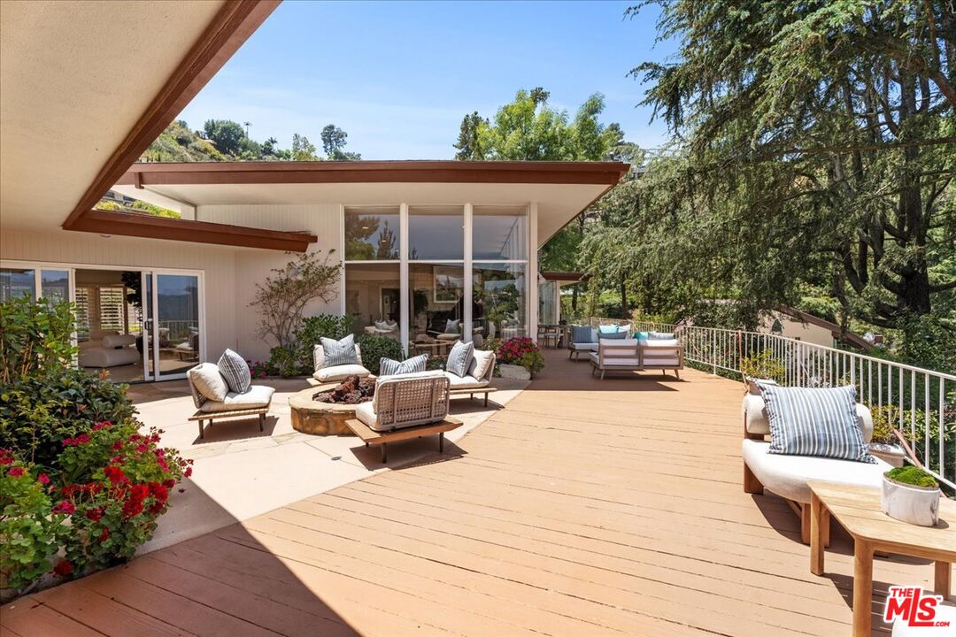 Los Angeles, California, 90077, United States, 4 Bedrooms Bedrooms, ,5 BathroomsBathrooms,Residential,For Sale,1862324
