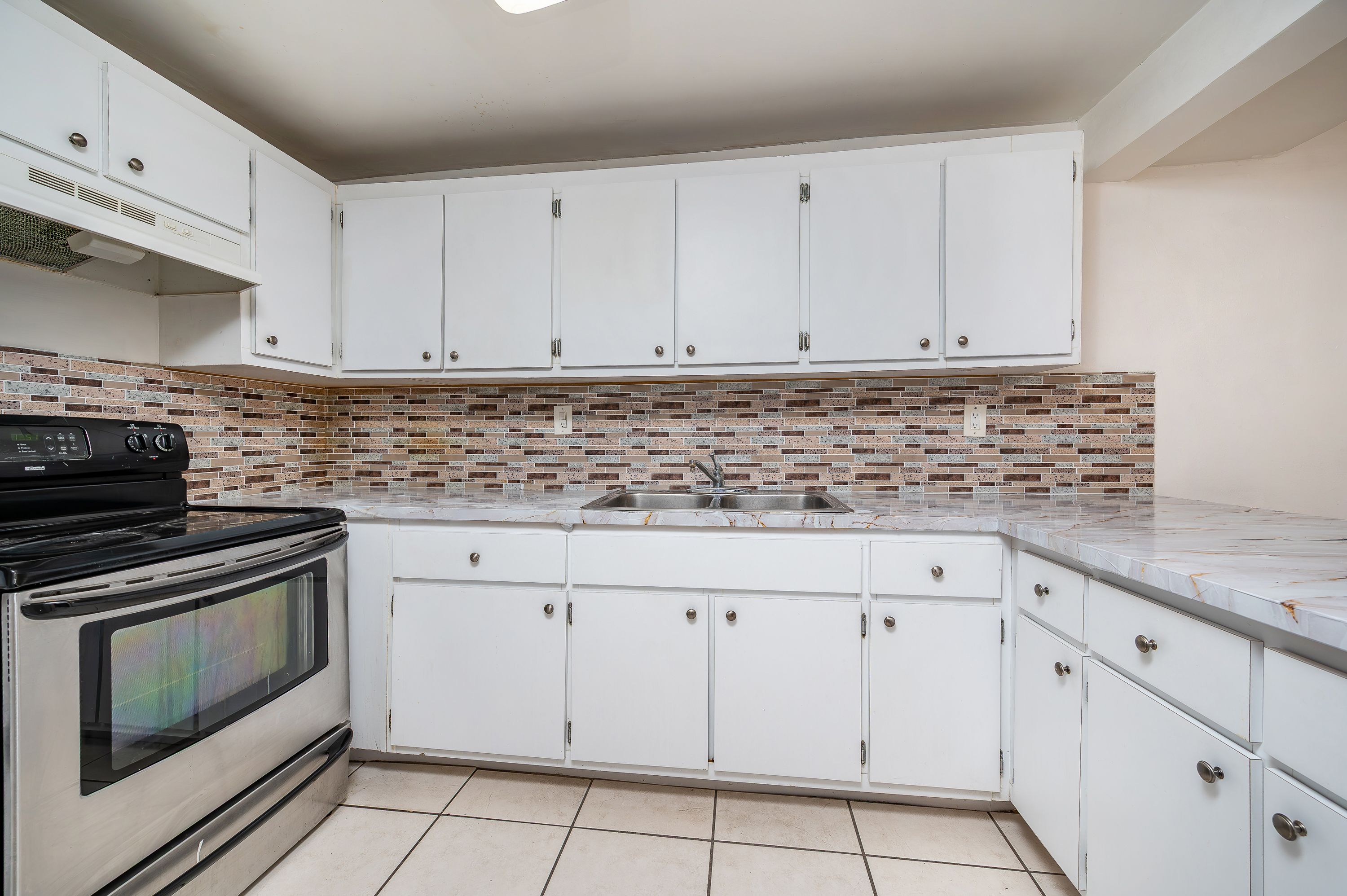  1910 W 56th St, Hialeah, FL, 33012 - 物件實景