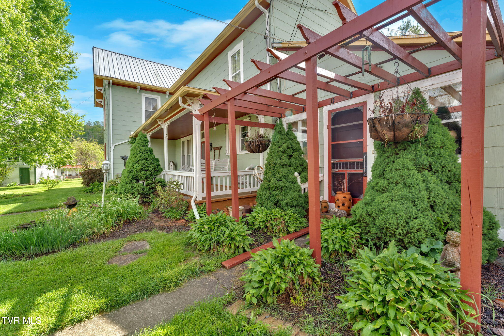 Roan Mountain, Tennessee, 37687, United States, 4 Bedrooms Bedrooms, ,2 BathroomsBathrooms,Residential,For Sale,2010992