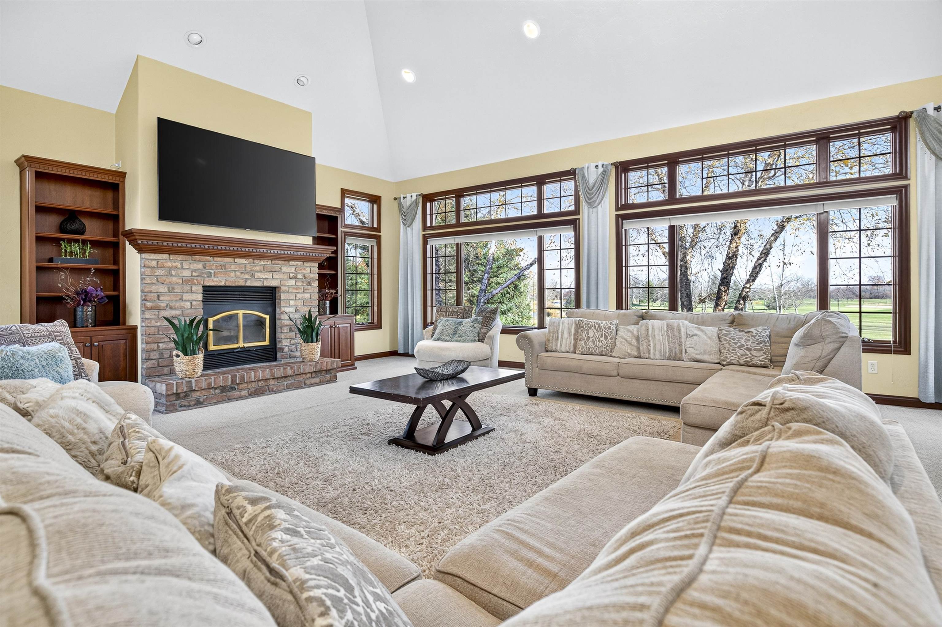 NEENAH, Wisconsin, 54956, United States, 5 Bedrooms Bedrooms, ,6 BathroomsBathrooms,Residential,For Sale,1992991