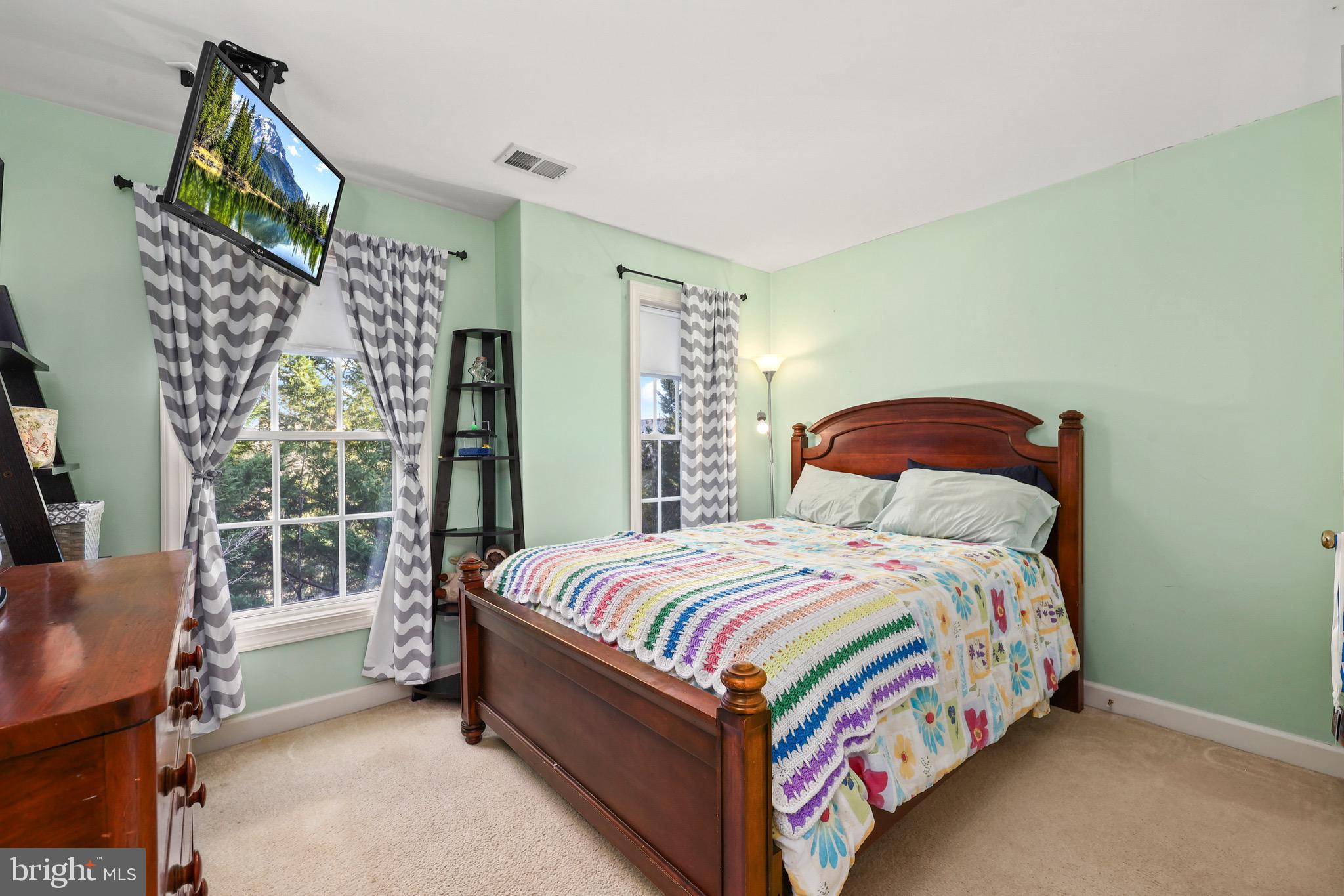 Woodbridge, Virginia, 22192, United States, 4 Bedrooms Bedrooms, ,4 BathroomsBathrooms,Residential,For Sale,2006181