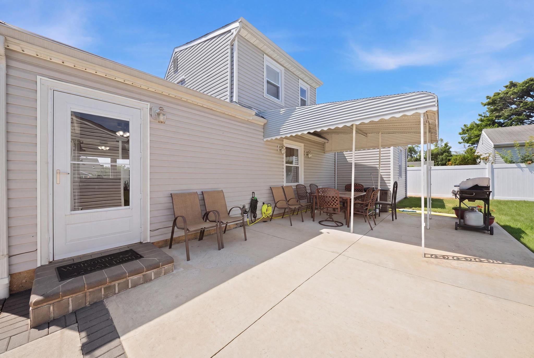  37 Gun Lane, Levittown, NY, 11756 - 物件實景
