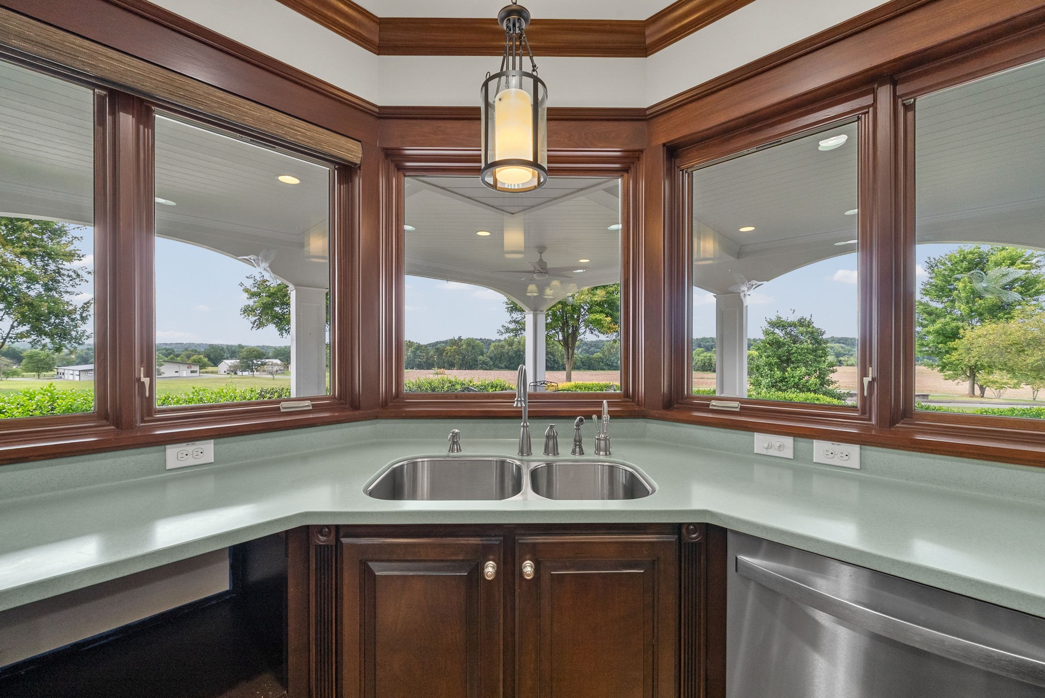 Clarksville, Tennessee, 37040, United States, 4 Bedrooms Bedrooms, ,4 BathroomsBathrooms,Residential,For Sale,1981354