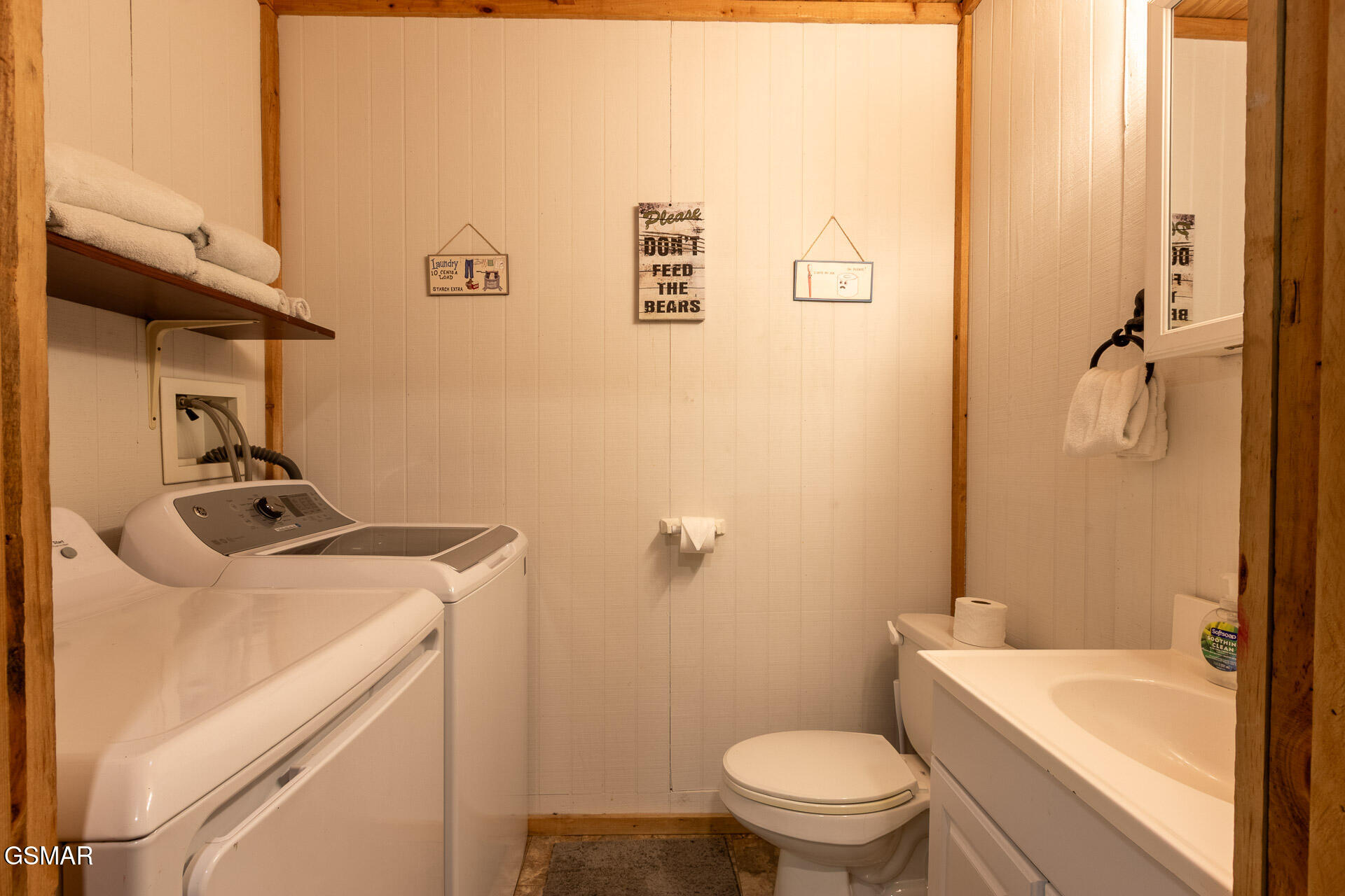 Sevierville, Tennessee, 37876, United States, 2 Bedrooms Bedrooms, ,3 BathroomsBathrooms,Residential,For Sale,1977438