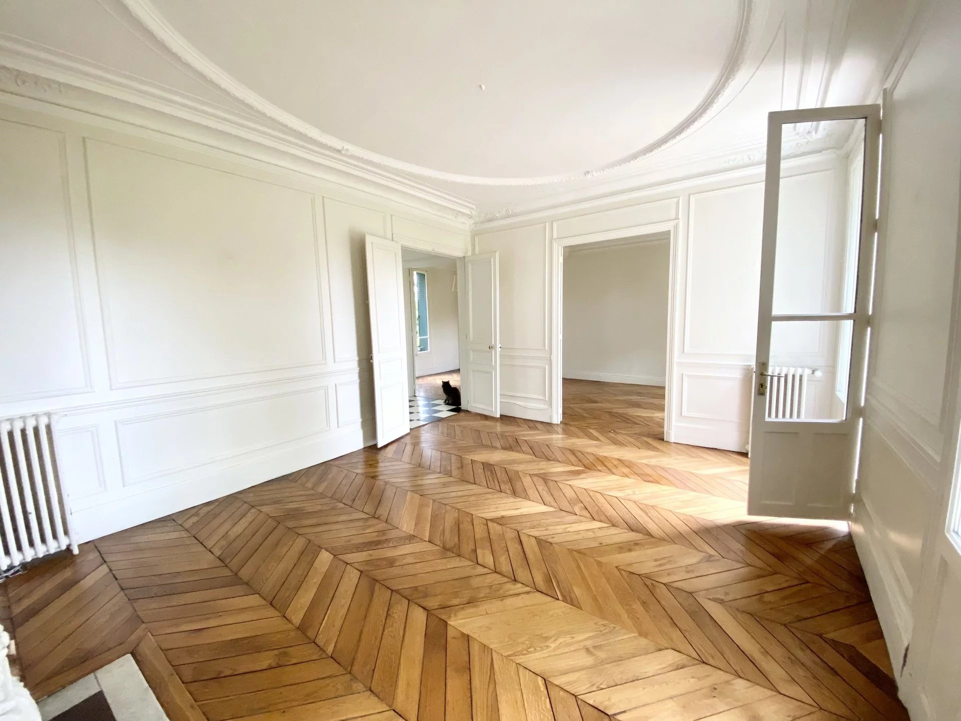 Le Vésinet, Île-de-France, 78110, FR, 5 Bedrooms Bedrooms, ,5 BathroomsBathrooms,Residential,For Sale,1994583