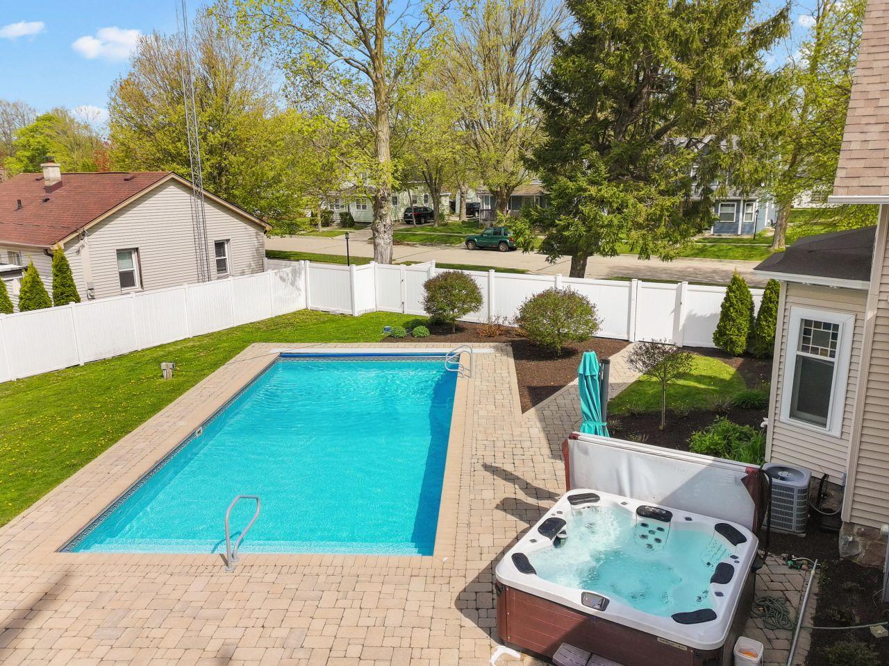 Lake Geneva, Wisconsin, 53147, United States, 4 Bedrooms Bedrooms, ,2 BathroomsBathrooms,Residential,For Sale,1849872