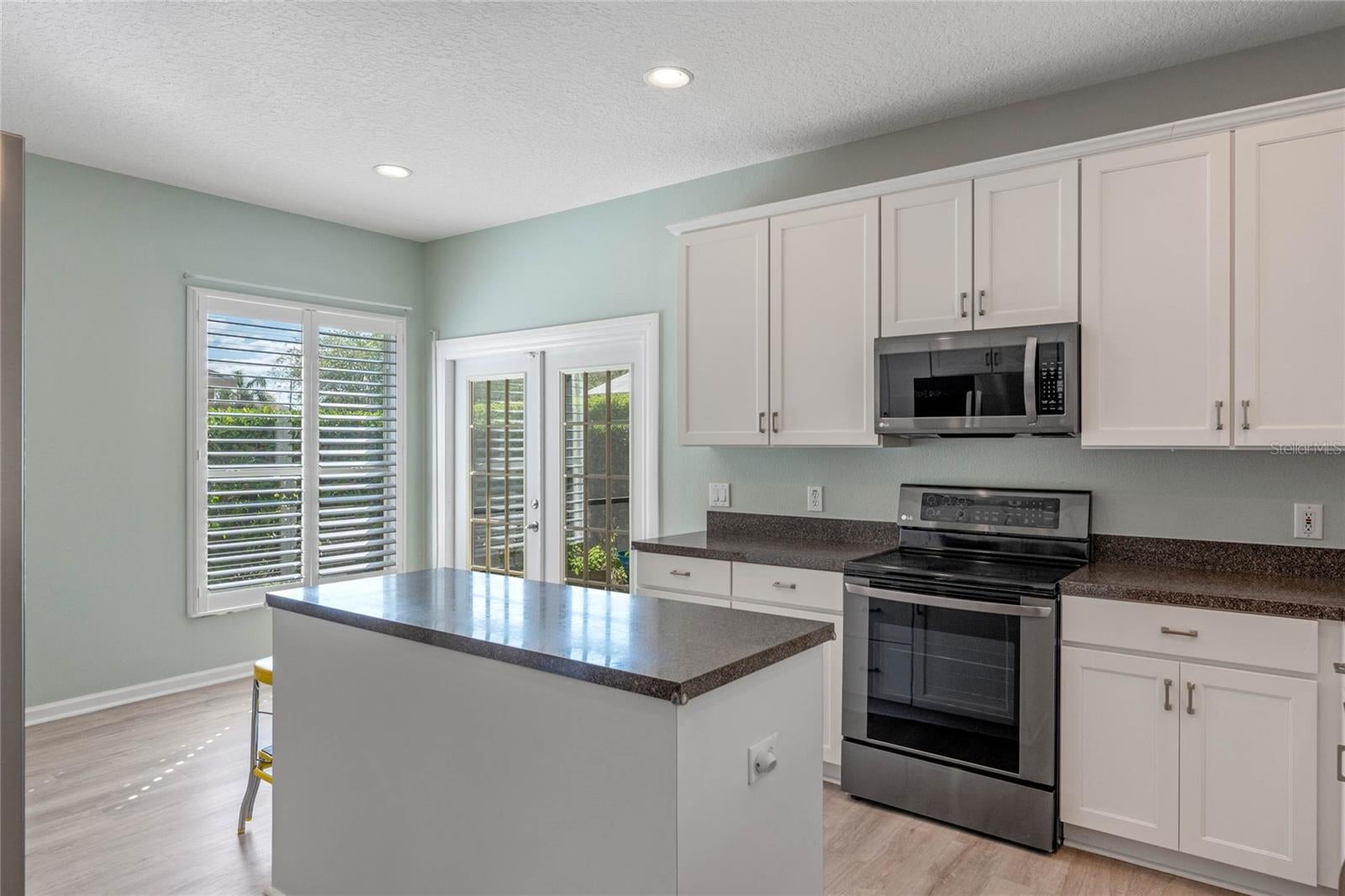 OVIEDO, Florida, 32765, United States, 5 Bedrooms Bedrooms, ,4 BathroomsBathrooms,Residential,For Sale,1980117