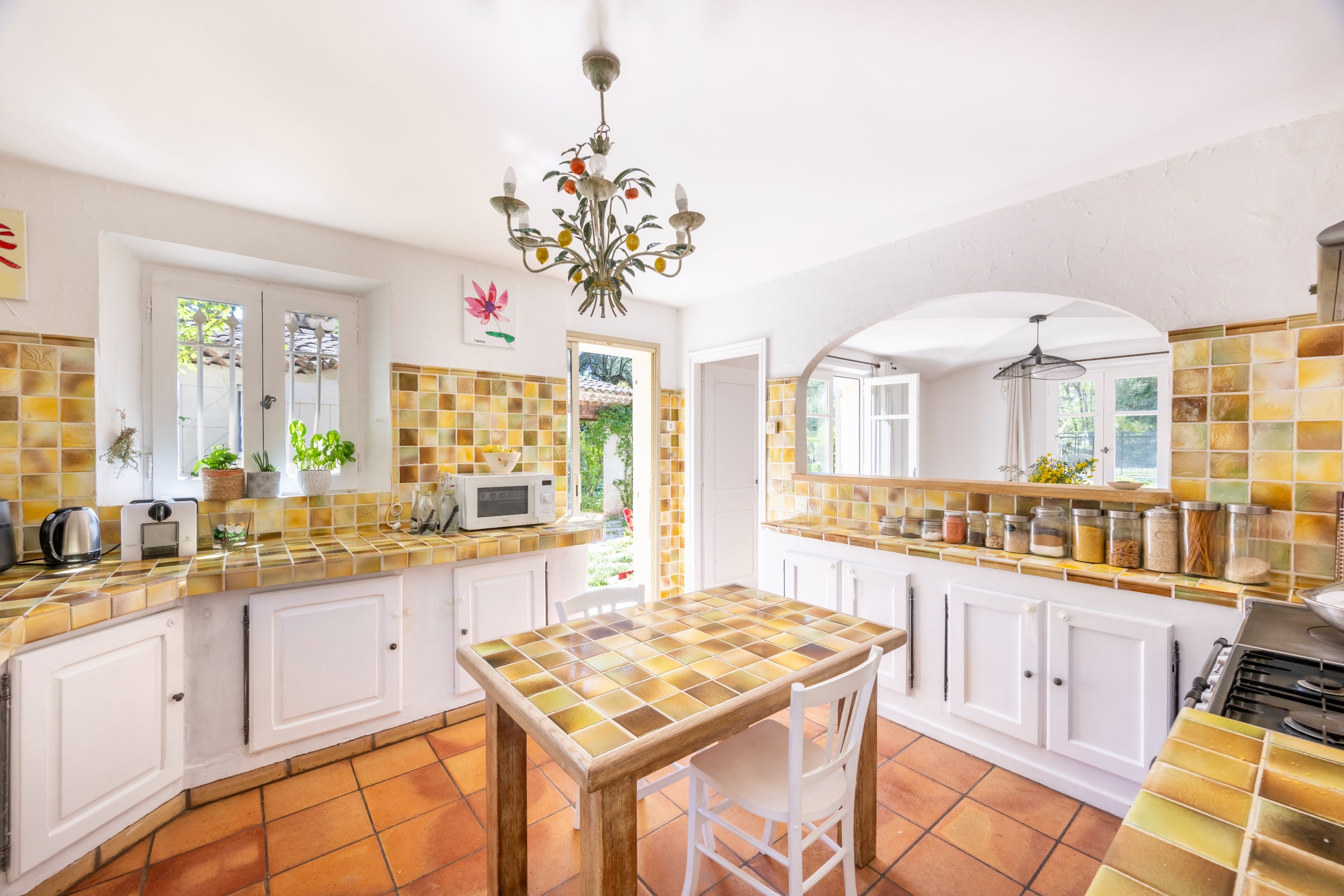  Provençal villa with pool and development potential in Roquefort les Pins near … - 物件實景