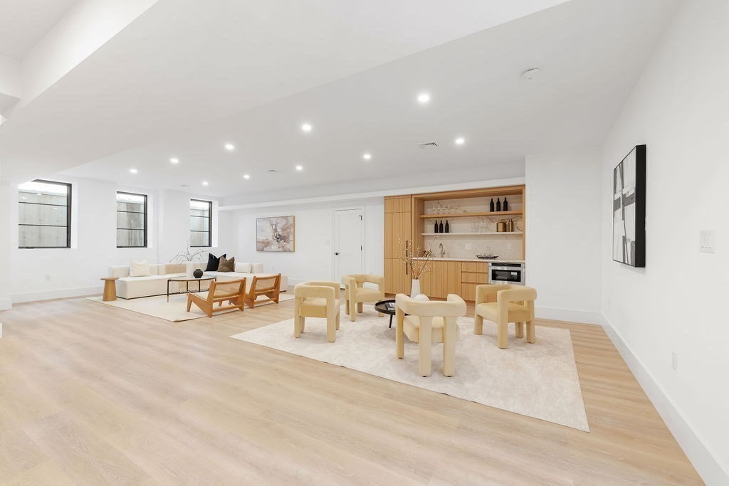 Newton, Massachusetts, 02459, United States, 6 Bedrooms Bedrooms, ,7 BathroomsBathrooms,Residential,For Sale,1939523