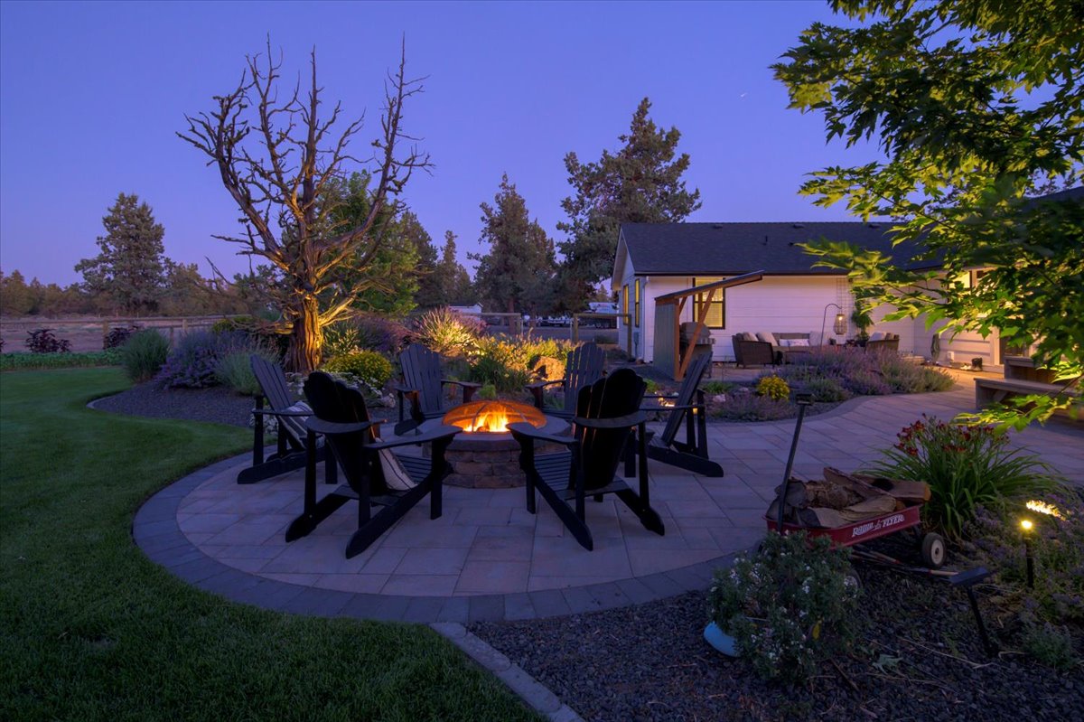 Redmond, Oregon, 97756, United States, 4 Bedrooms Bedrooms, ,3 BathroomsBathrooms,Residential,For Sale,1901092