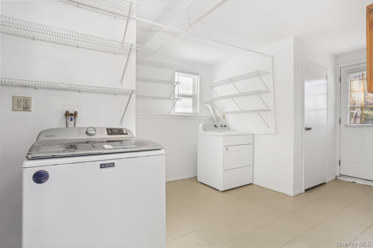 Yonkers, New York, 10710, United States, 4 Bedrooms Bedrooms, ,2 BathroomsBathrooms,Residential,For Sale,1991098