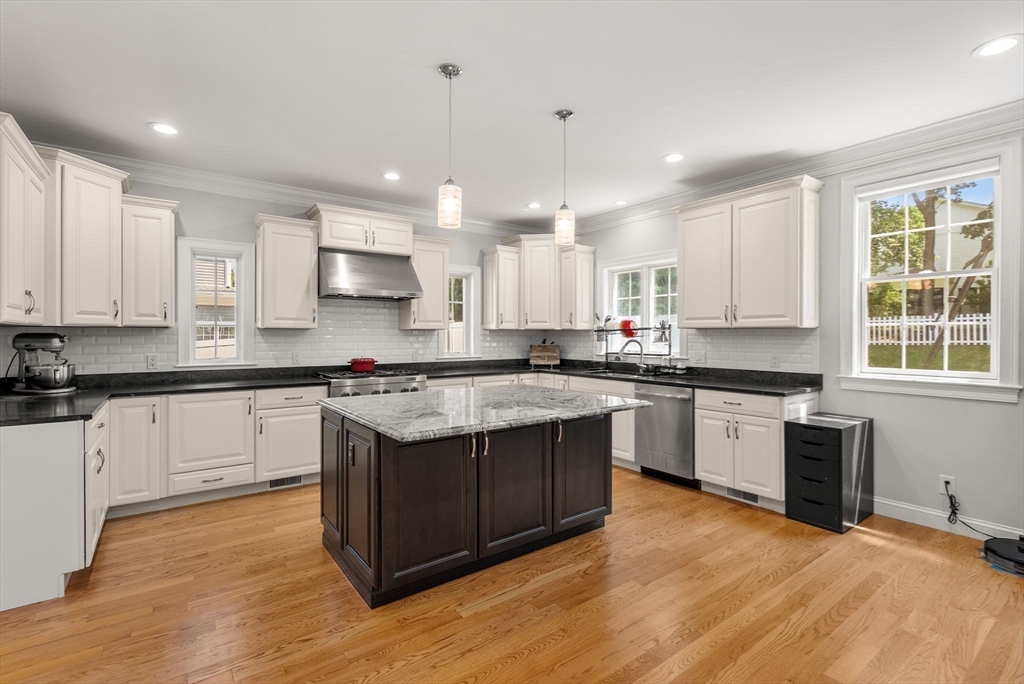 Wellesley, Massachusetts, 02482, United States, 6 Bedrooms Bedrooms, ,7 BathroomsBathrooms,Residential,For Sale,1918672