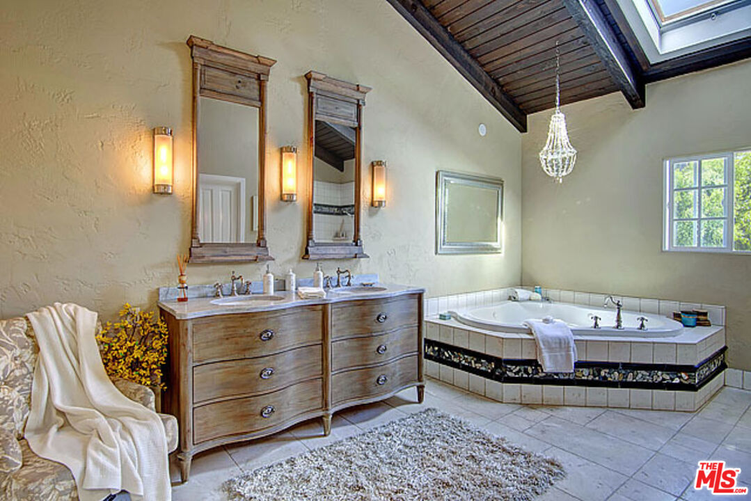 Westchester, California, 90045, United States, 4 Bedrooms Bedrooms, ,1 BathroomBathrooms,Residential,For Sale,1917458