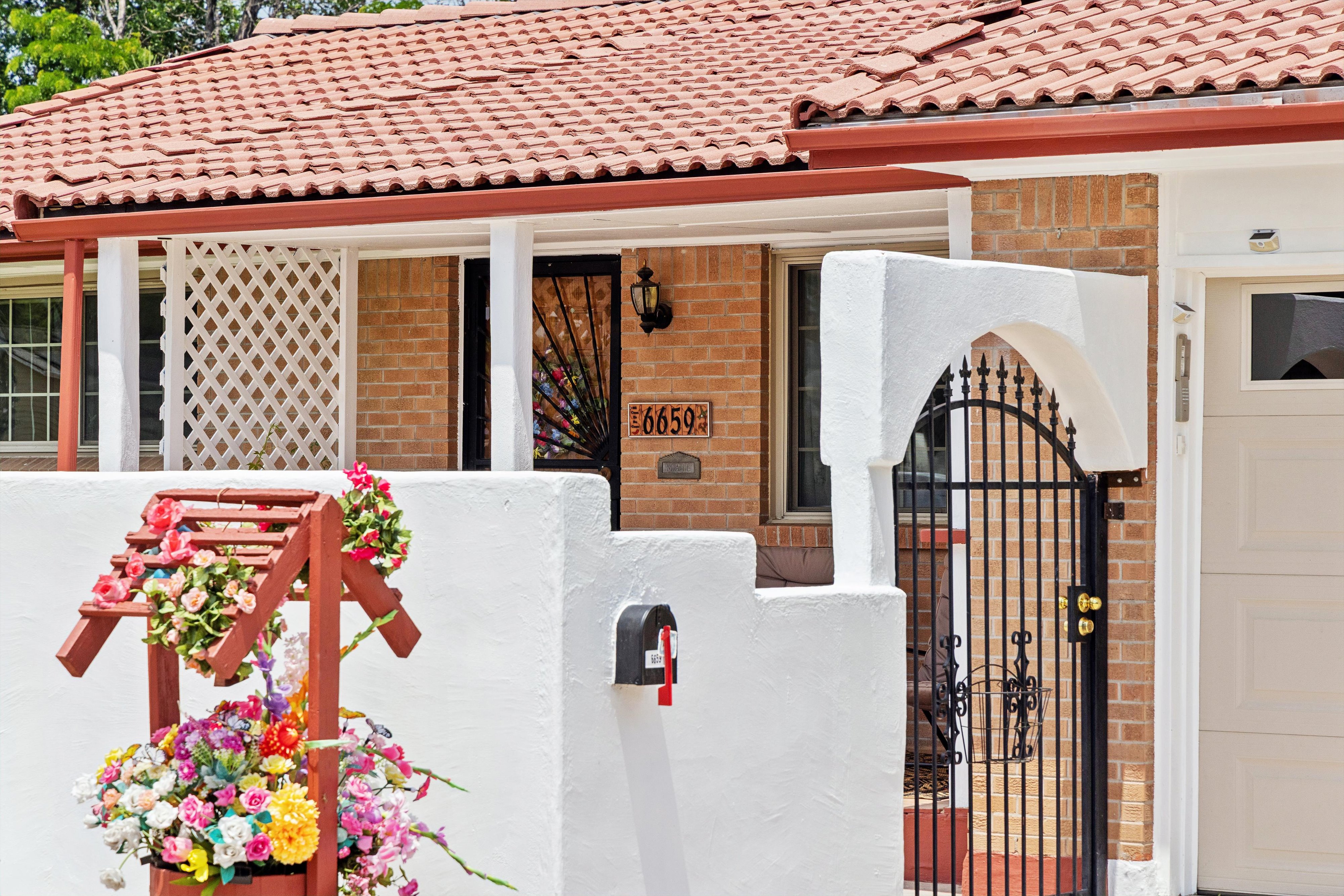  Charming brick ranch; inviting outdoor spaces, thoughtful interior updates - 物件實景