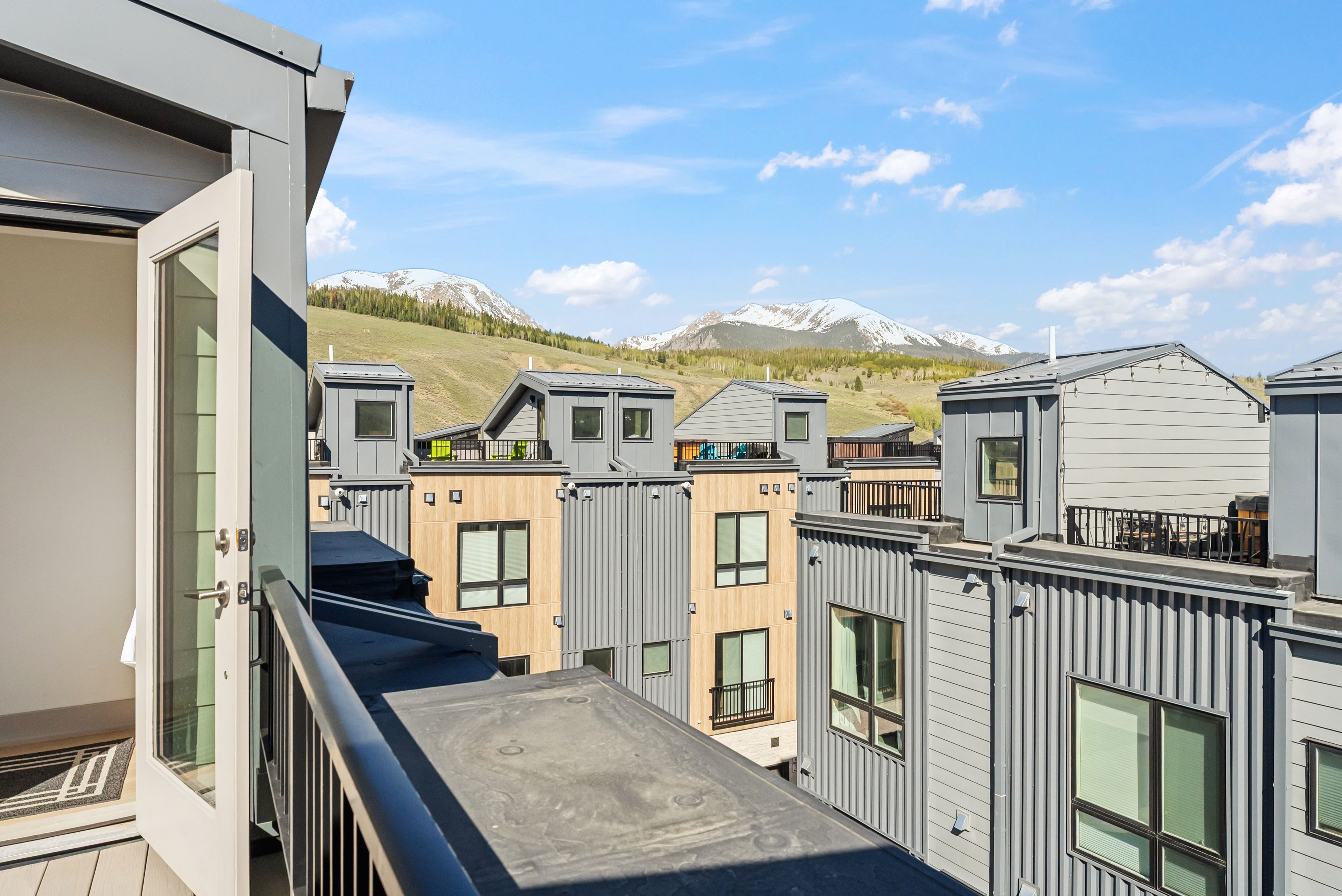  Modern Design Meets Mountain Living - 物件實景