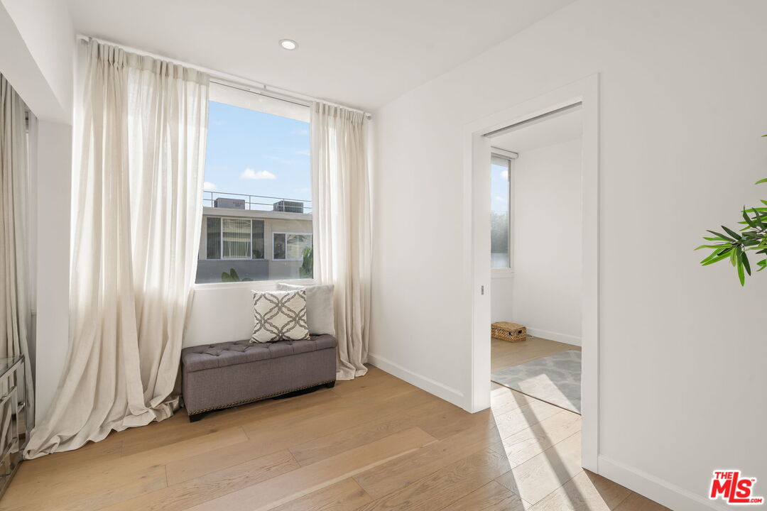 Los Angeles, California, 90046, United States, 3 Bedrooms Bedrooms, ,3 BathroomsBathrooms,Residential,For Sale,1989732