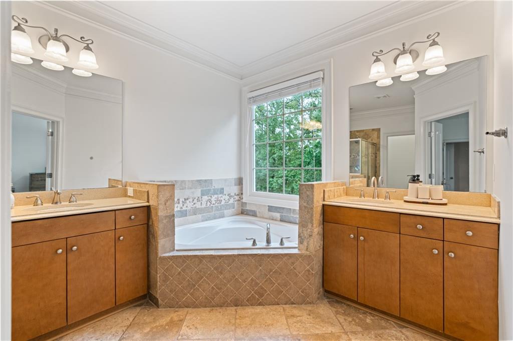 Sandy Springs, Georgia, 30328, United States, 2 Bedrooms Bedrooms, ,4 BathroomsBathrooms,Residential,For Sale,1923426