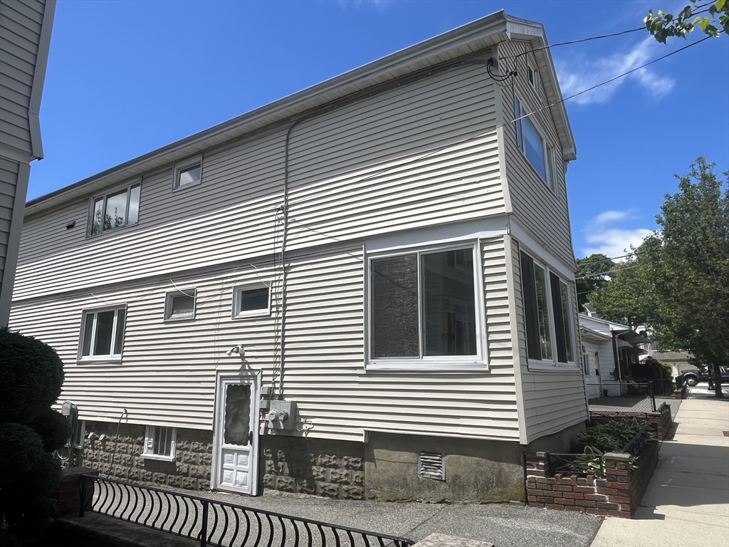 Everett, Massachusetts, 02149, United States, 3 Bedrooms Bedrooms, ,3 BathroomsBathrooms,Residential,For Sale,1923933