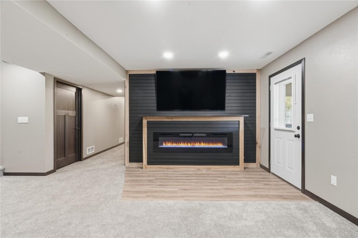 Anamosa, Iowa, 52205, United States, 5 Bedrooms Bedrooms, ,3 BathroomsBathrooms,Residential,For Sale,1975934