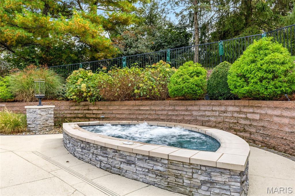 Town and Country, Missouri, 63141, United States, 5 Bedrooms Bedrooms, ,7 BathroomsBathrooms,Residential,For Sale,1966685