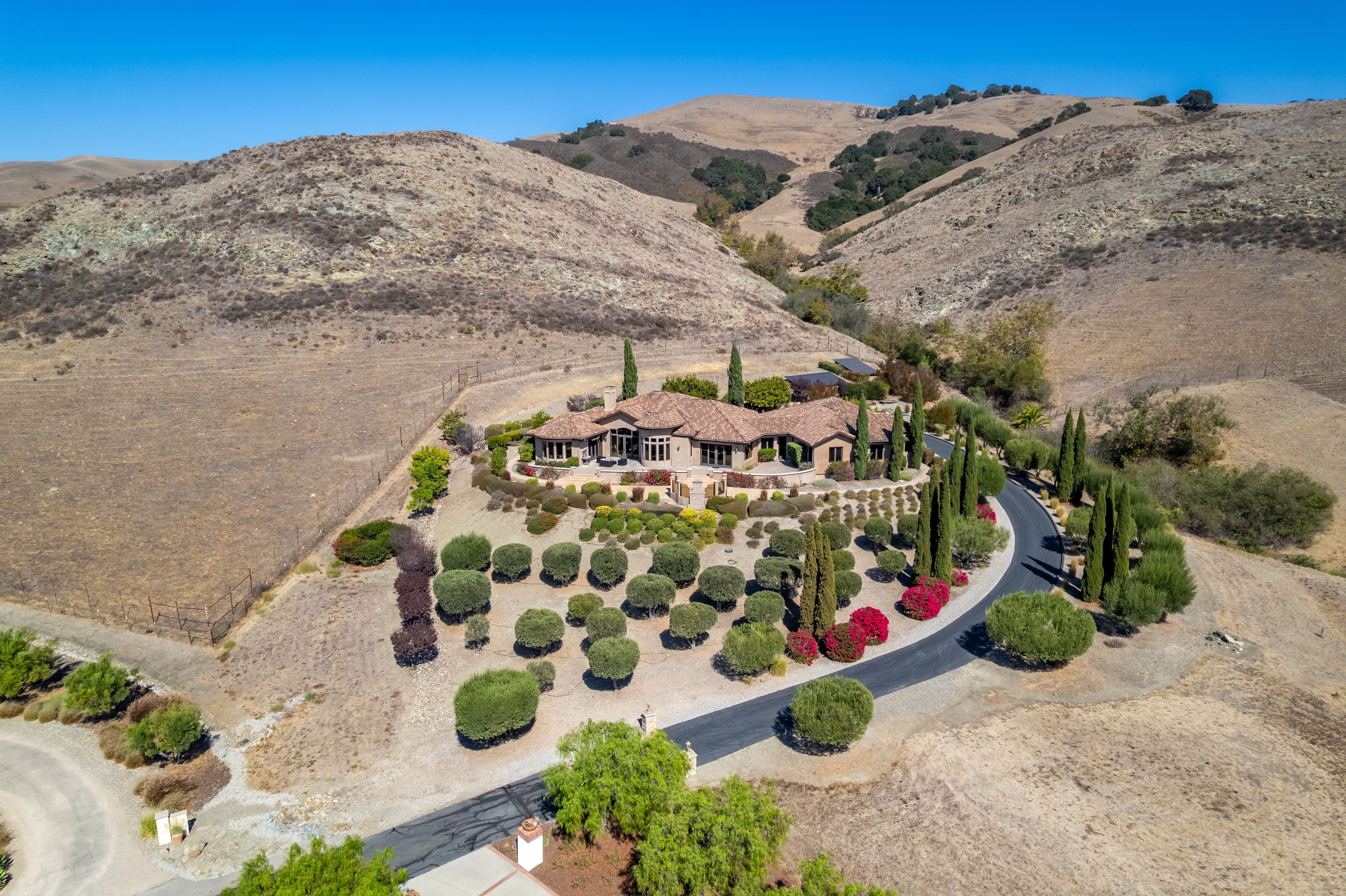  Edna Valley Mediterranean-Style Home with Panoramic Views - 物件實景