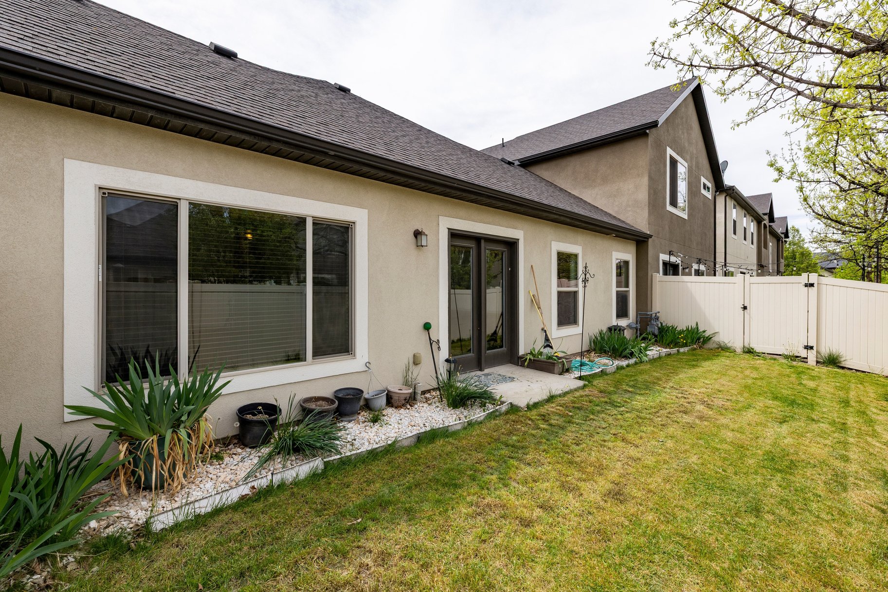  Single-level living with fenced yard in peaceful Valentine Estates - 物件實景