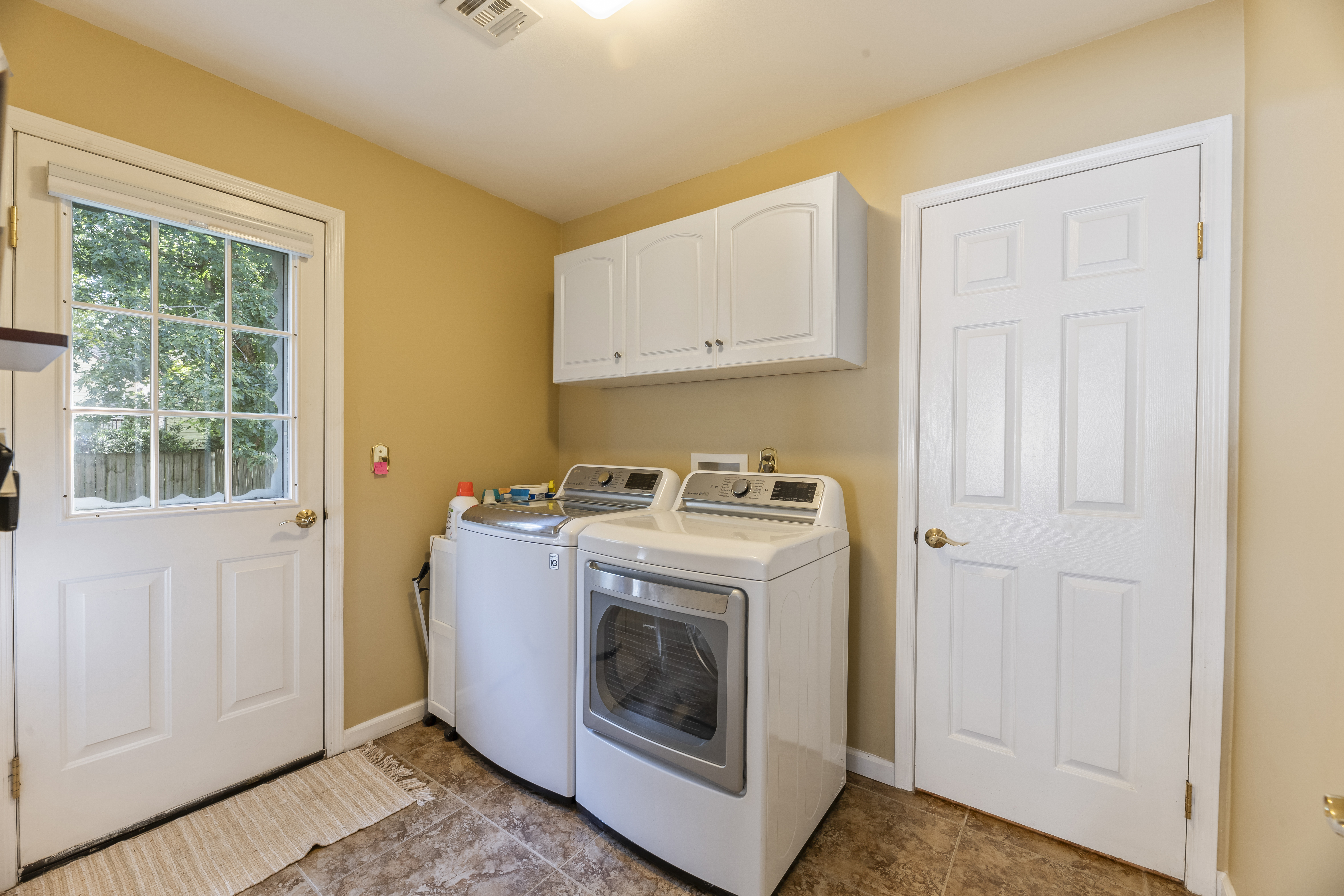 Keyport, New Jersey, 07735, United States, 2 Bedrooms Bedrooms, ,3 BathroomsBathrooms,Residential,For Sale,1914240