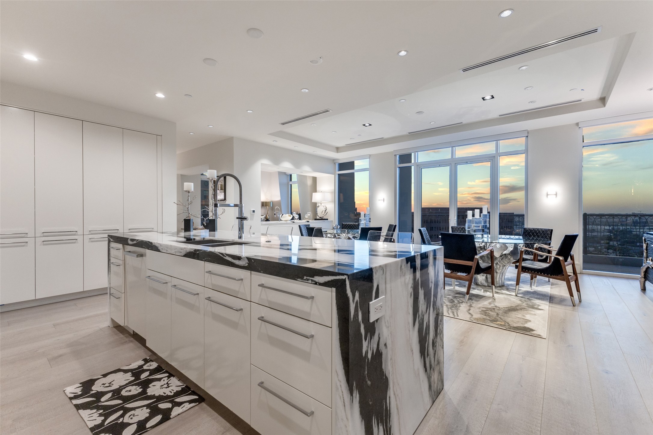 Dallas, Texas, 75219, United States, 3 Bedrooms Bedrooms, ,4 BathroomsBathrooms,Residential,For Sale,1993502