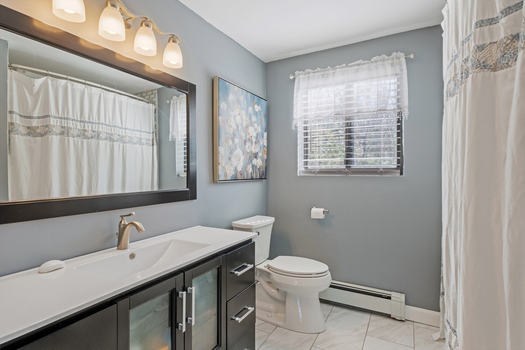 Derry, New Hampshire, 03038, United States, 3 Bedrooms Bedrooms, ,3 BathroomsBathrooms,Residential,For Sale,1928309