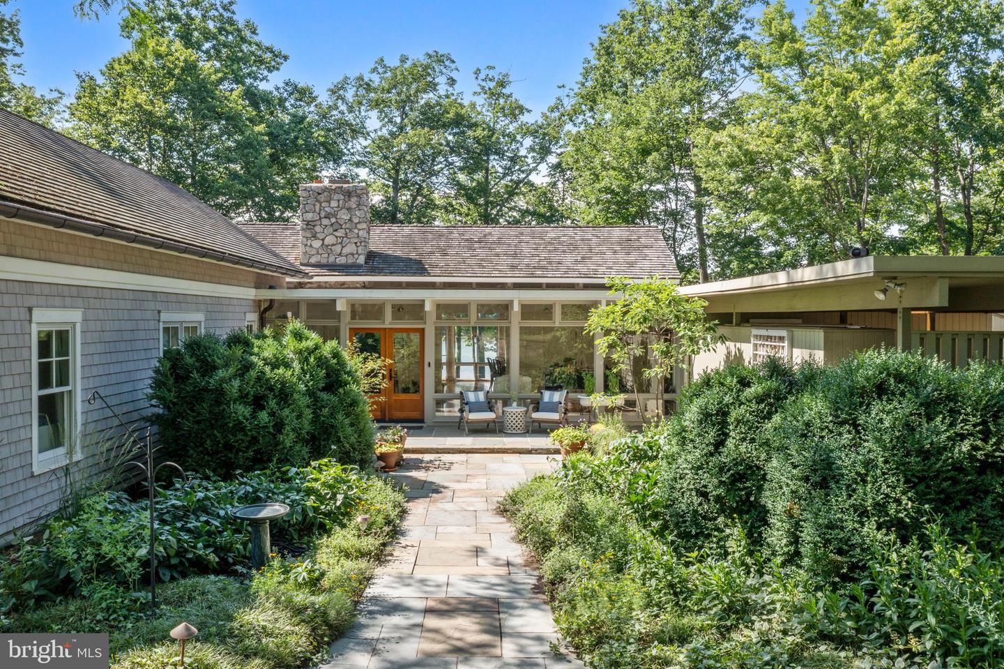 Annapolis, Maryland, 21403, United States, 5 Bedrooms Bedrooms, ,4 BathroomsBathrooms,Residential,For Sale,1895368