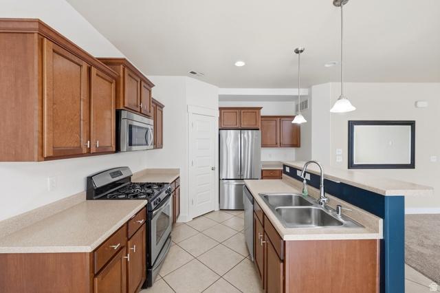 Sandy, Utah, 84094, United States, 3 Bedrooms Bedrooms, ,3 BathroomsBathrooms,Residential,For Sale,2048775