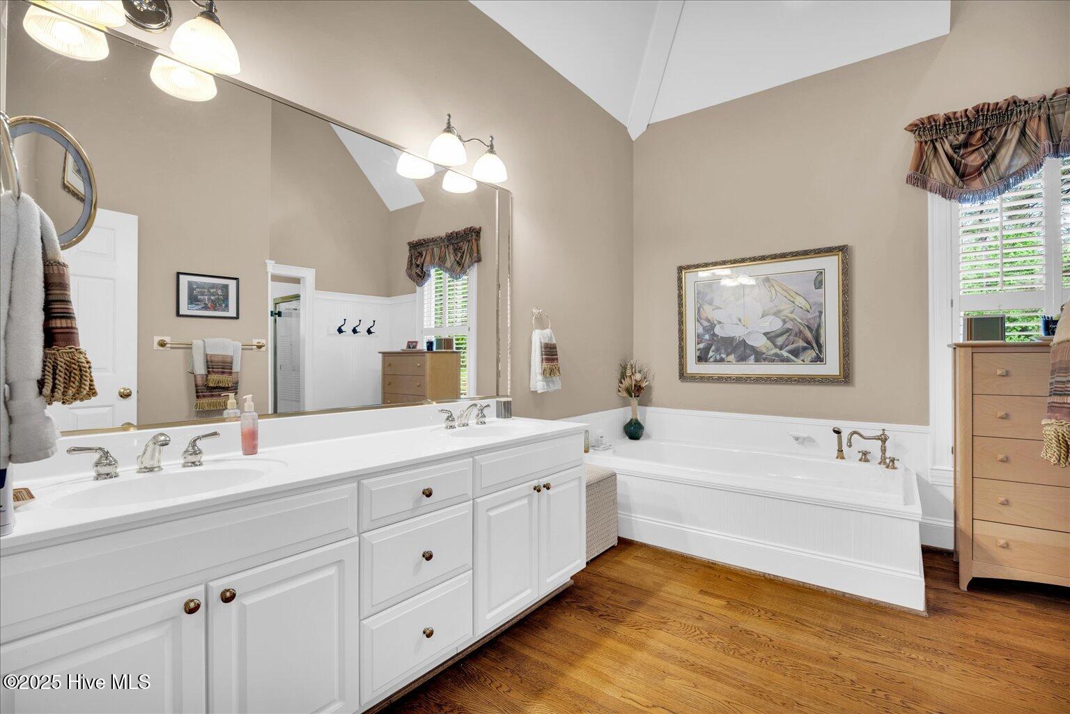 Wilmington, North Carolina, 28403, United States, 4 Bedrooms Bedrooms, ,4 BathroomsBathrooms,Residential,For Sale,1818809