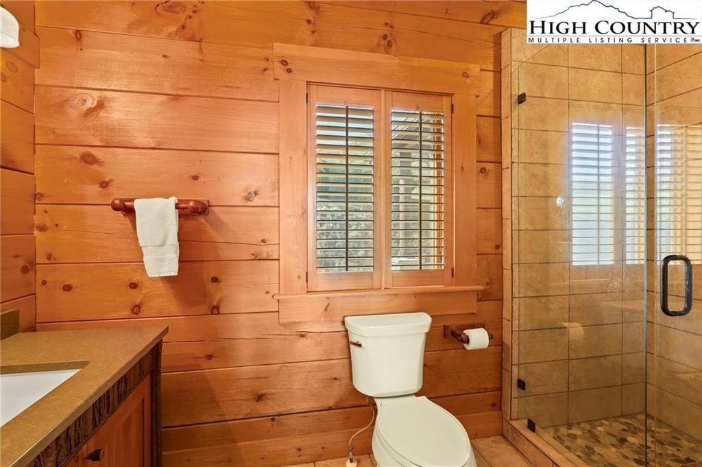 Banner Elk, North Carolina, 28604, United States, 4 Bedrooms Bedrooms, ,5 BathroomsBathrooms,Residential,For Sale,1977191