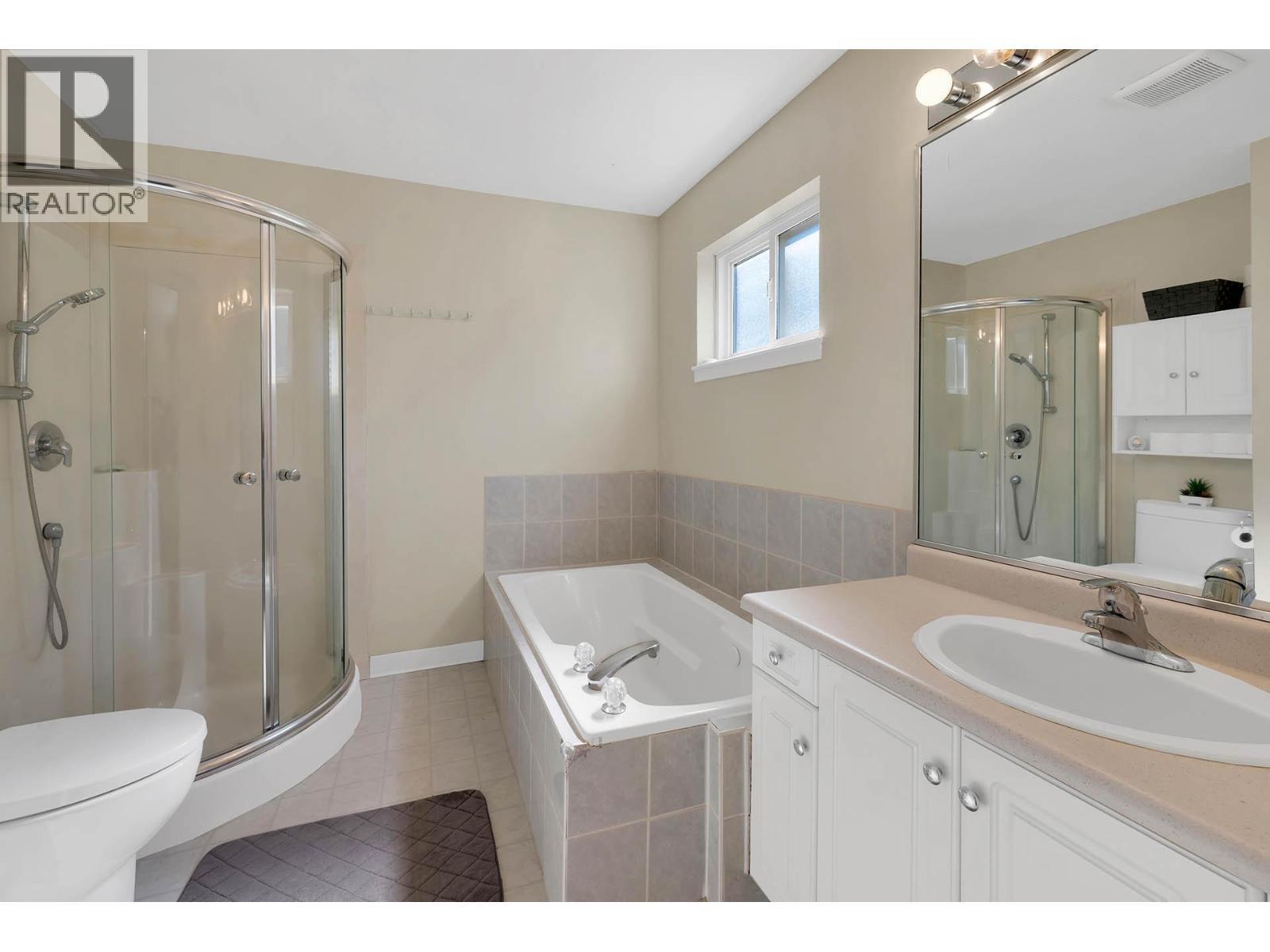 KAMLOOPS, British Columbia, V1S 1W2, CA, 6 Bedrooms Bedrooms, ,4 BathroomsBathrooms,Residential,For Sale,1950563