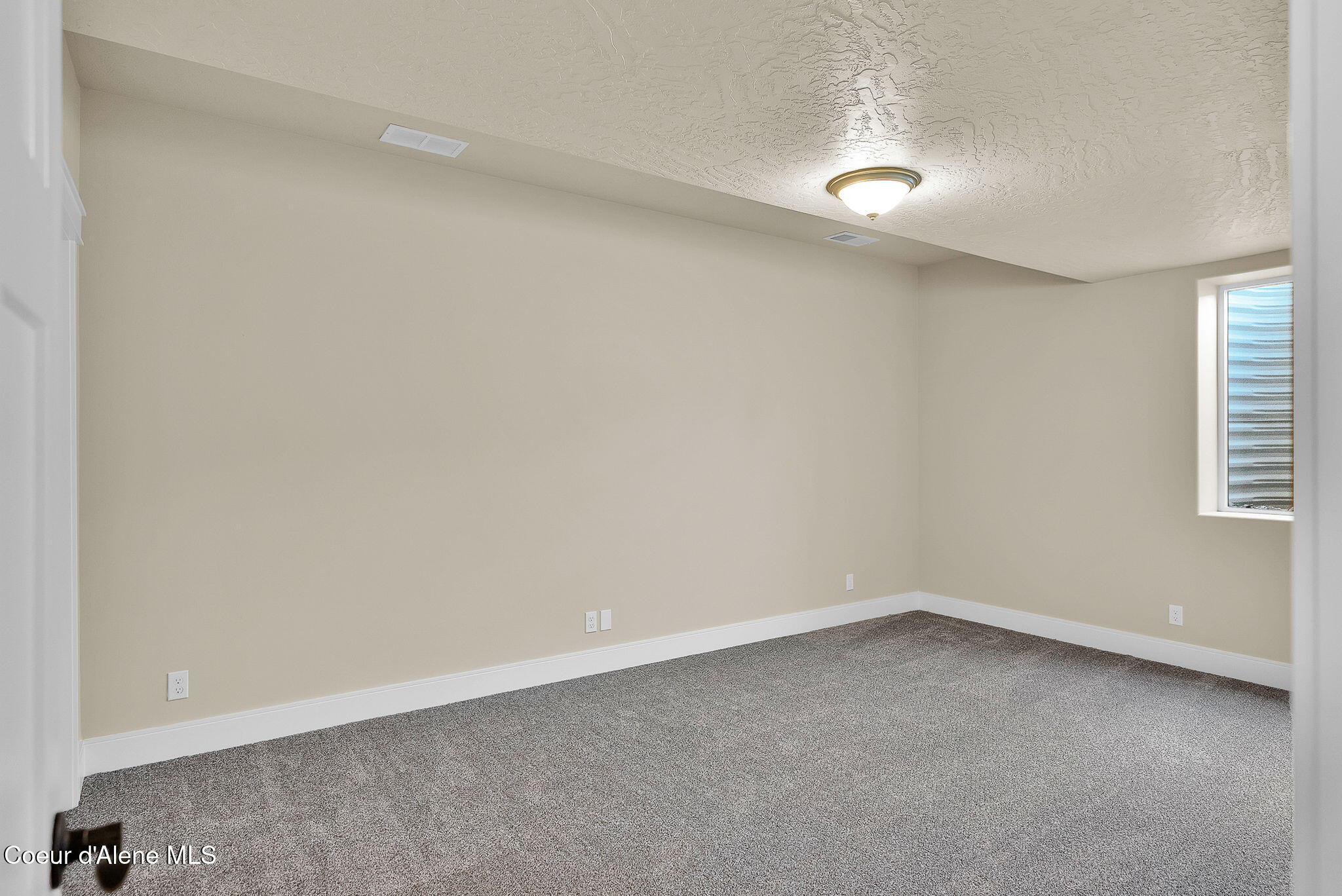 Rathdrum, Idaho, 83858, United States, 6 Bedrooms Bedrooms, ,1 BathroomBathrooms,Residential,For Sale,1989161