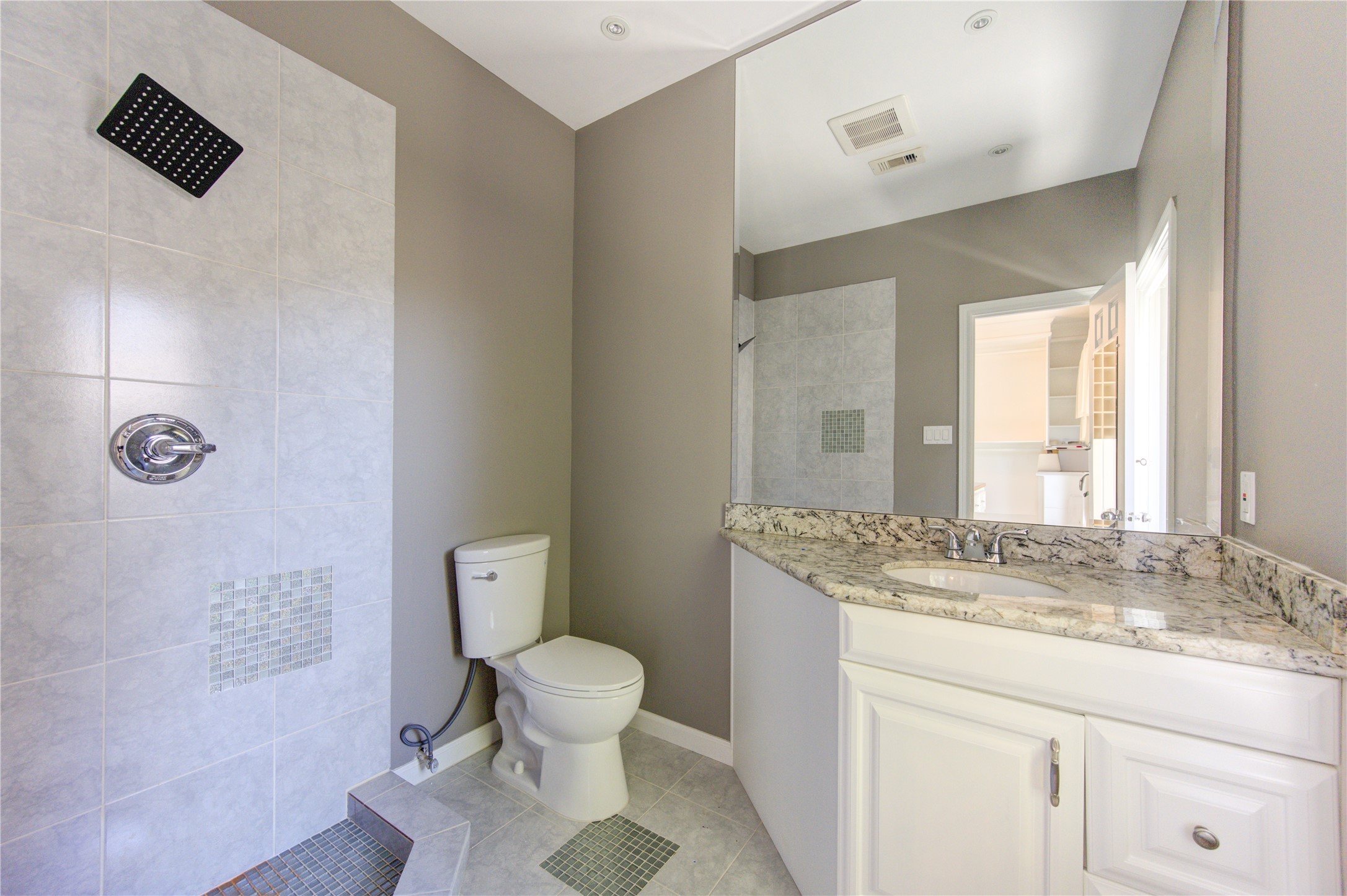  2524 Nantucket Drive B - 物件實景