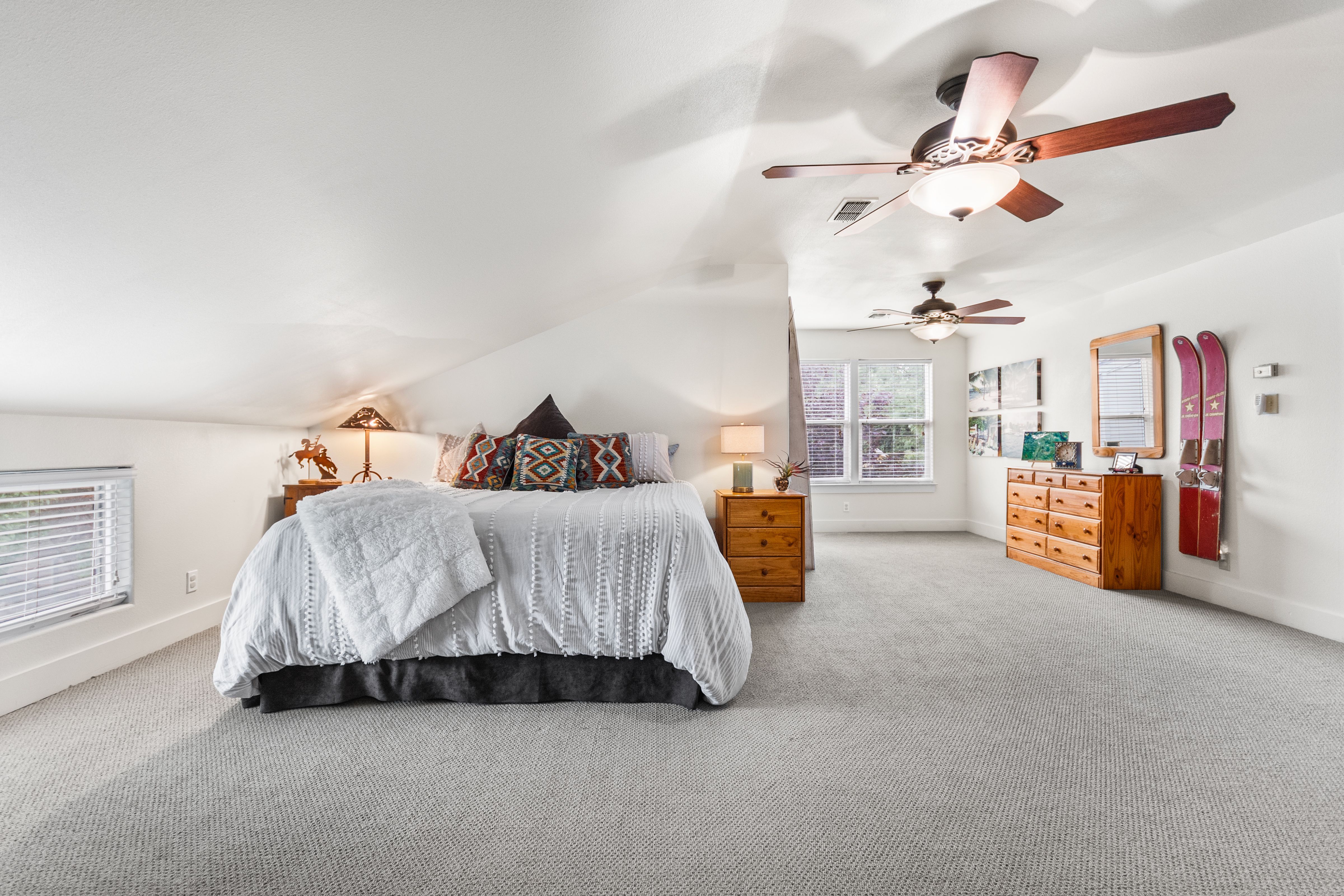  Privacy, Hill Country Charm and Income Potential - 物件實景