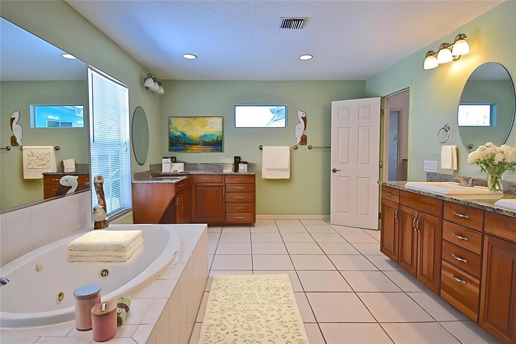 Venice, Florida, 34285, United States, 5 Bedrooms Bedrooms, ,4 BathroomsBathrooms,Residential,For Sale,1907597