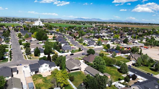 Syracuse, Utah, 84075, United States, 4 Bedrooms Bedrooms, ,3 BathroomsBathrooms,Residential,For Sale,2048883