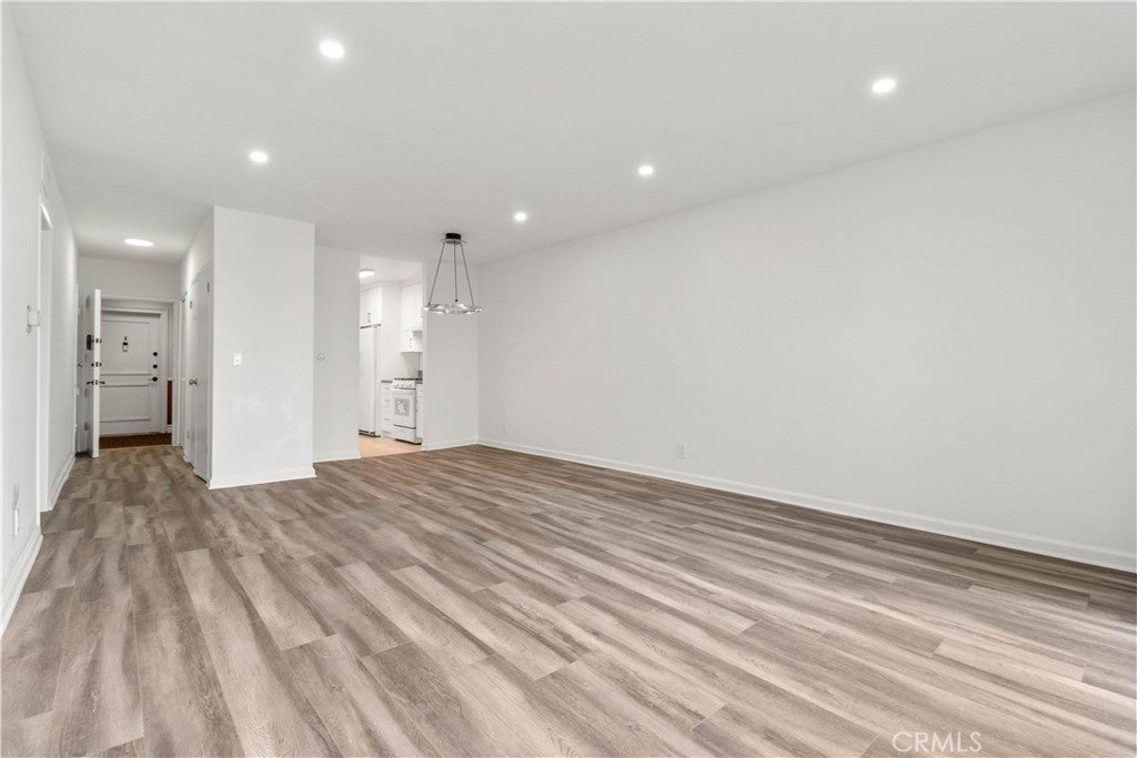 Sherman Oaks, California, 91411, United States, 2 Bedrooms Bedrooms, ,2 BathroomsBathrooms,Residential,For Sale,1847067