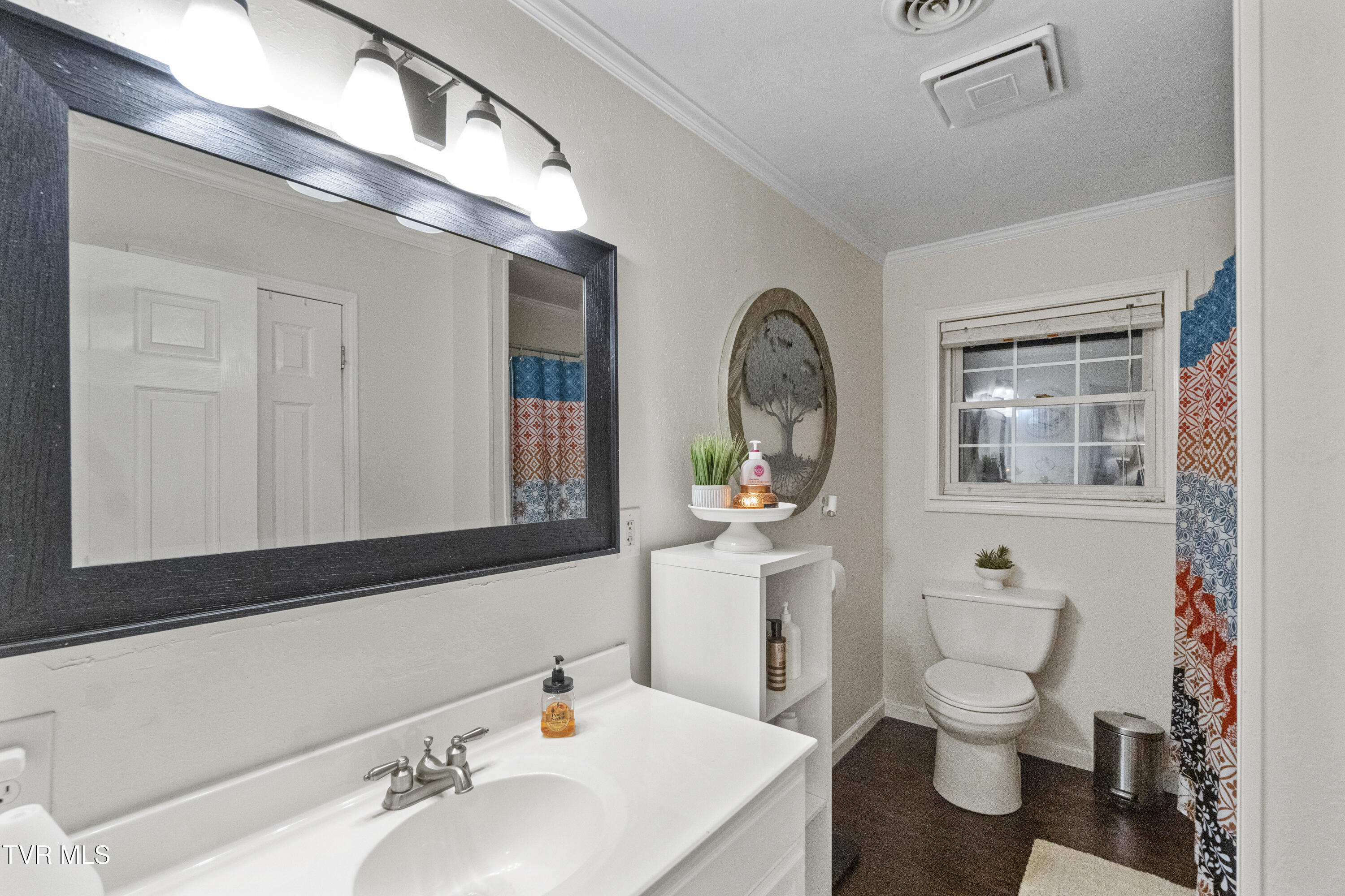 Greeneville, Tennessee, 37743, United States, 3 Bedrooms Bedrooms, ,2 BathroomsBathrooms,Residential,For Sale,1990242