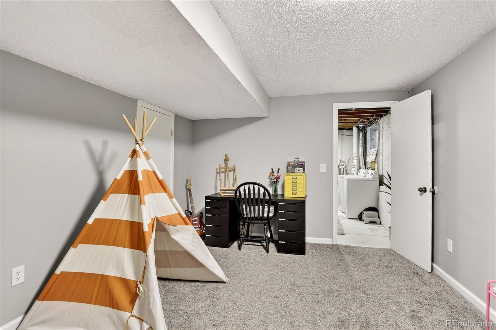 Centennial, Colorado, 80015, United States, 4 Bedrooms Bedrooms, ,2 BathroomsBathrooms,Residential,For Sale,1988993