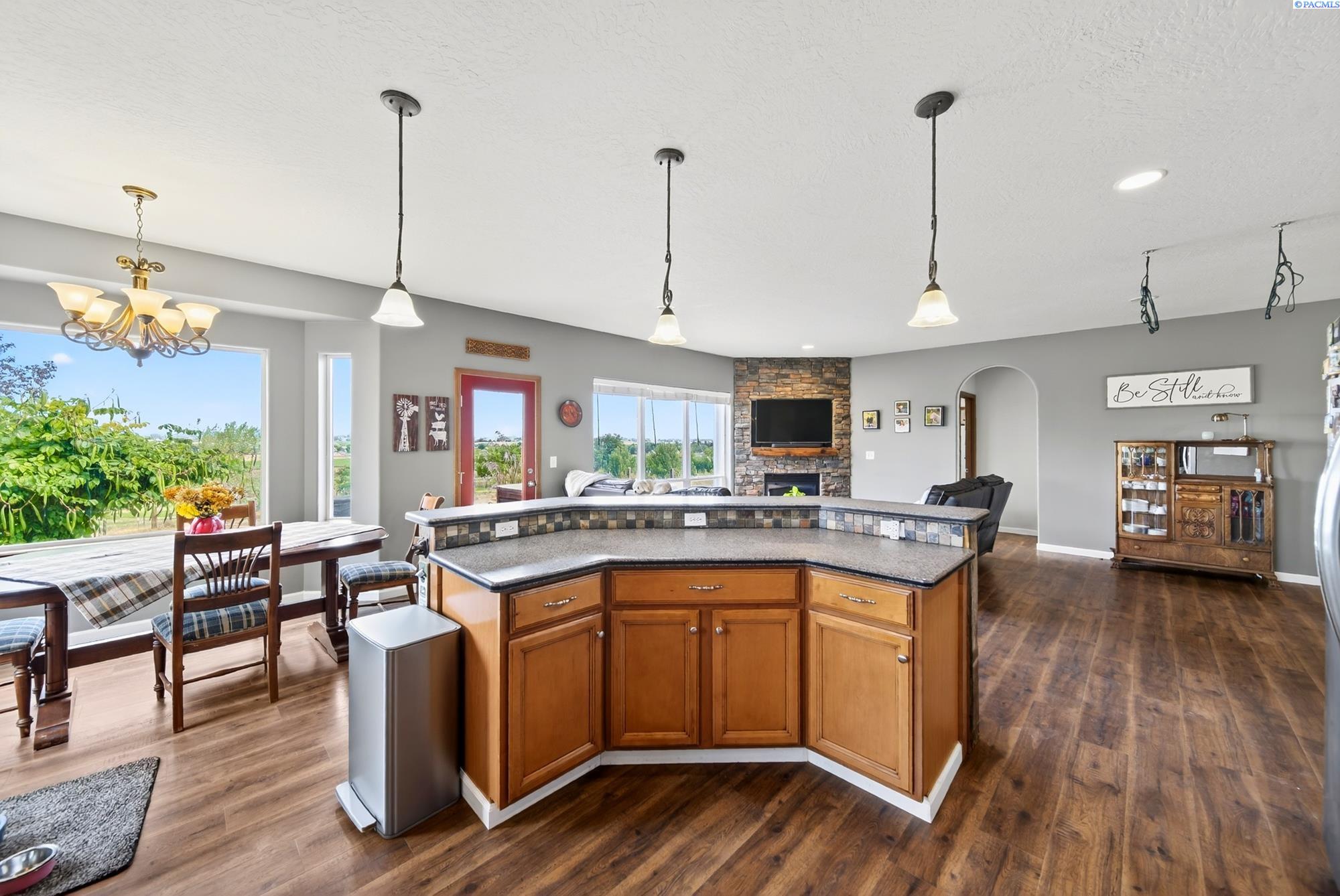 Prosser, Washington, 99350, United States, 3 Bedrooms Bedrooms, ,2 BathroomsBathrooms,Residential,For Sale,1964108