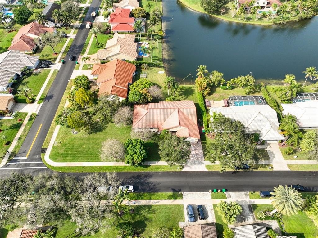 Davie, Florida, 33324, United States, 4 Bedrooms Bedrooms, ,3 BathroomsBathrooms,Residential,For Sale,1975060